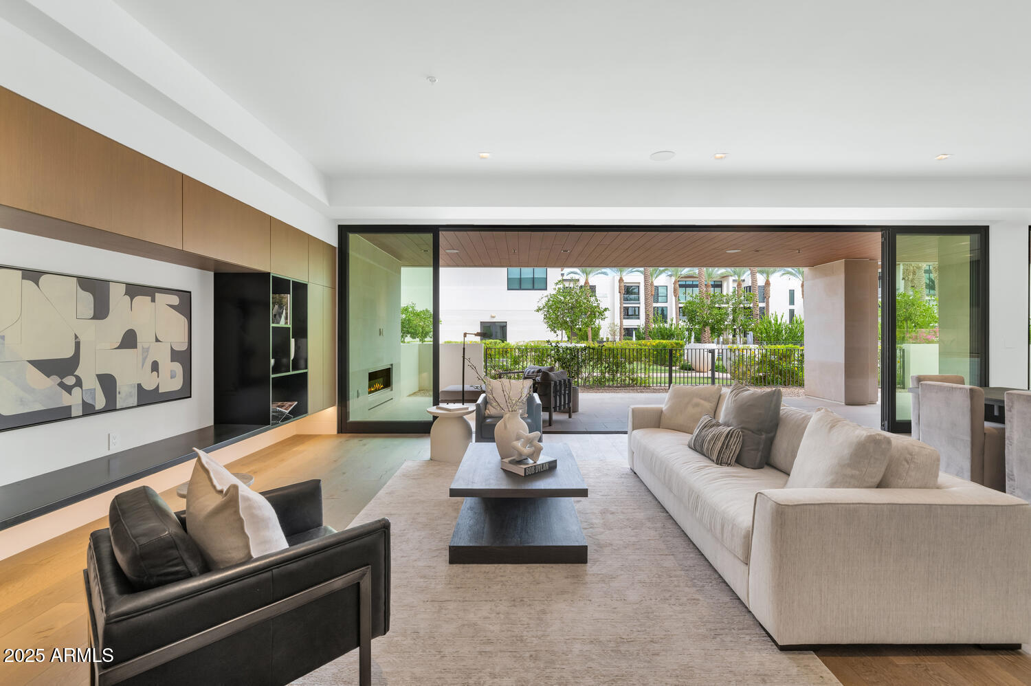 6587 N PALMERAIE Boulevard, 1051