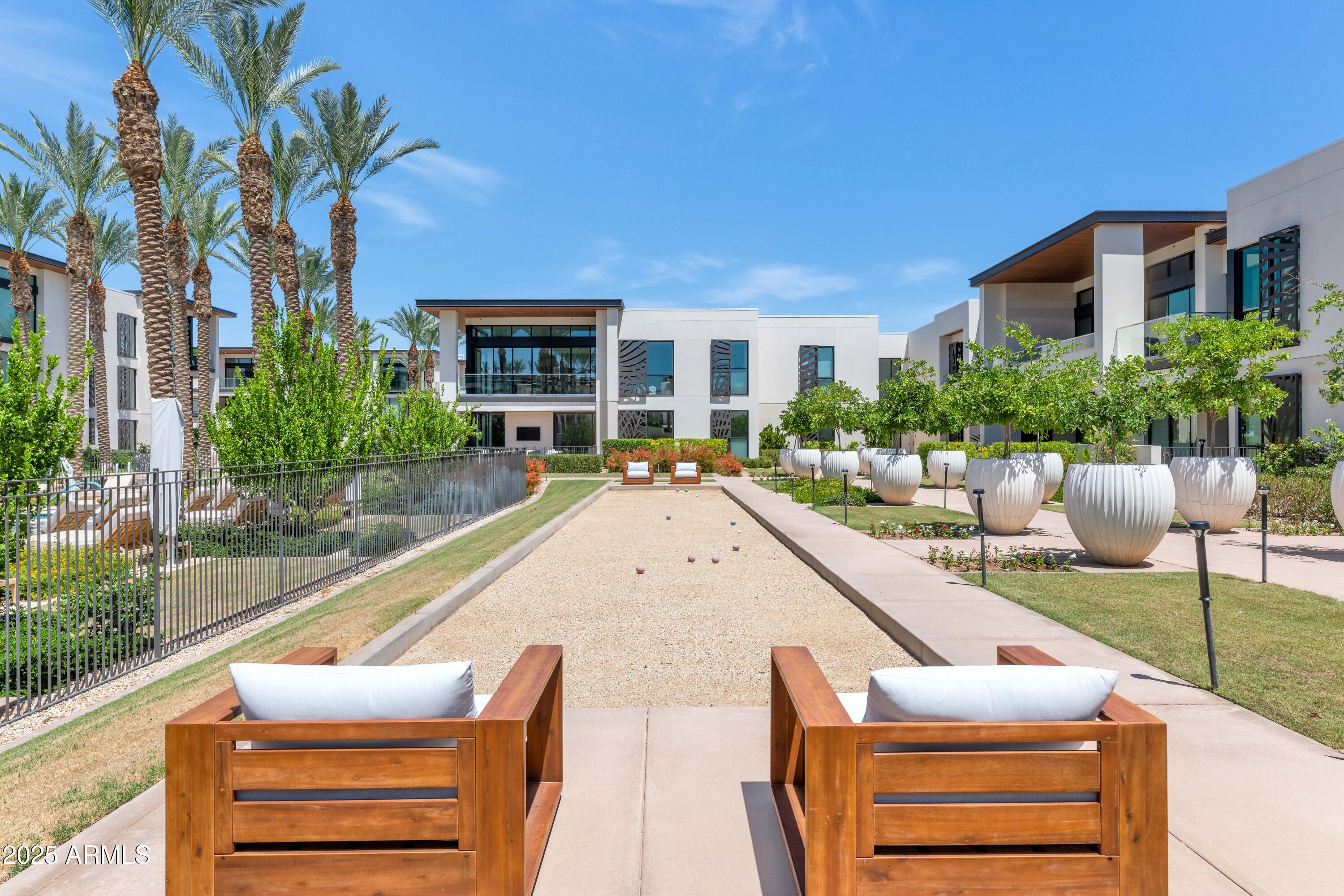 6587 N PALMERAIE Boulevard, 1051