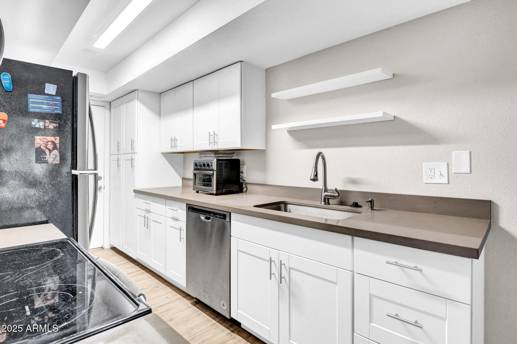 10424 N 7TH Place, 2