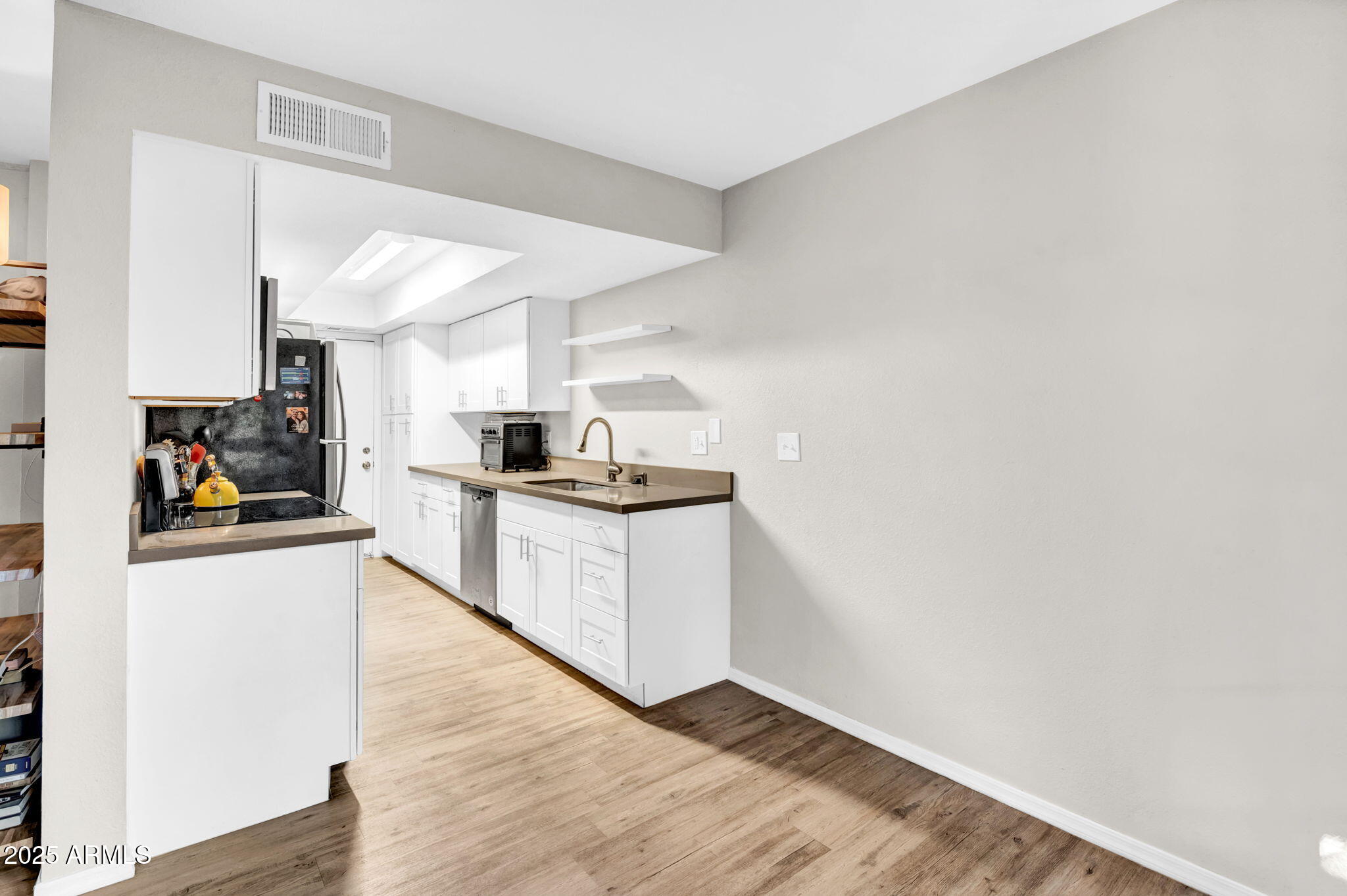 10424 N 7TH Place, 2