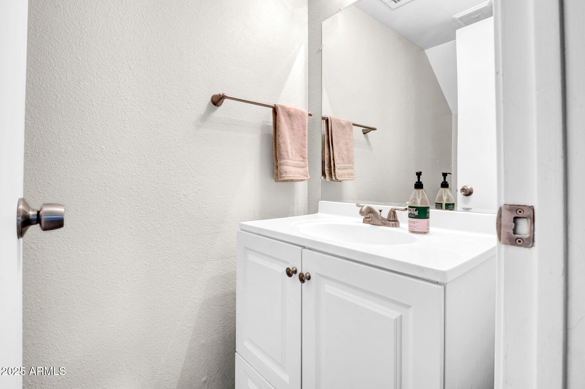 10424 N 7TH Place, 2