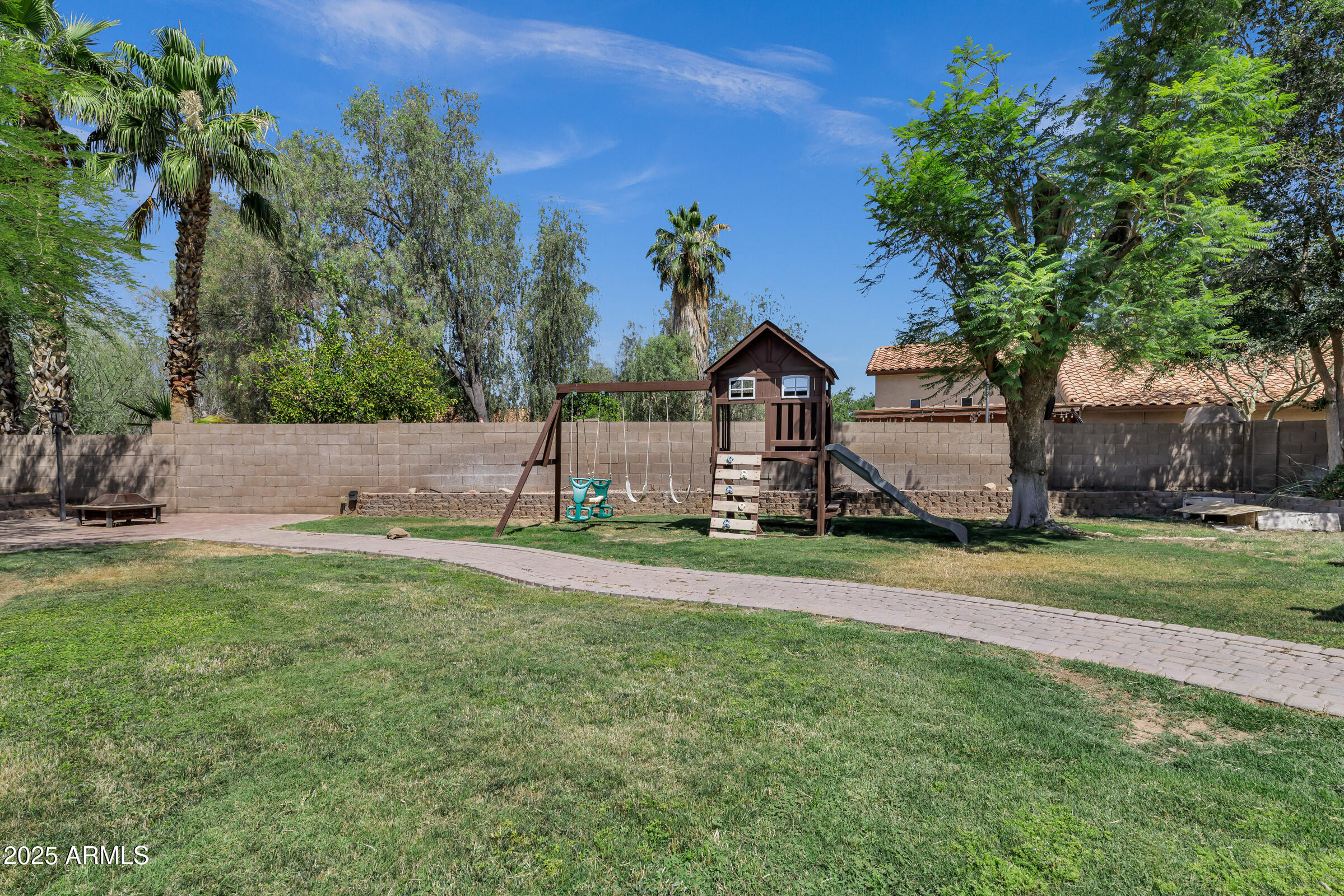 1245 W CINDY Street