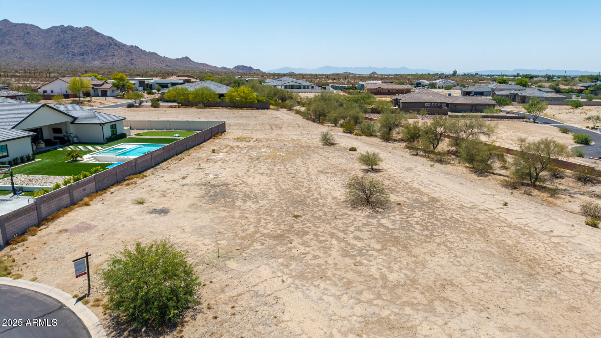 35470 N GRAPEFRUIT Drive, 32