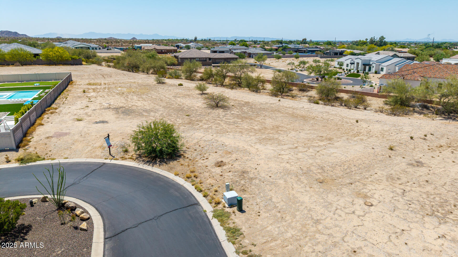 35470 N GRAPEFRUIT Drive, 32