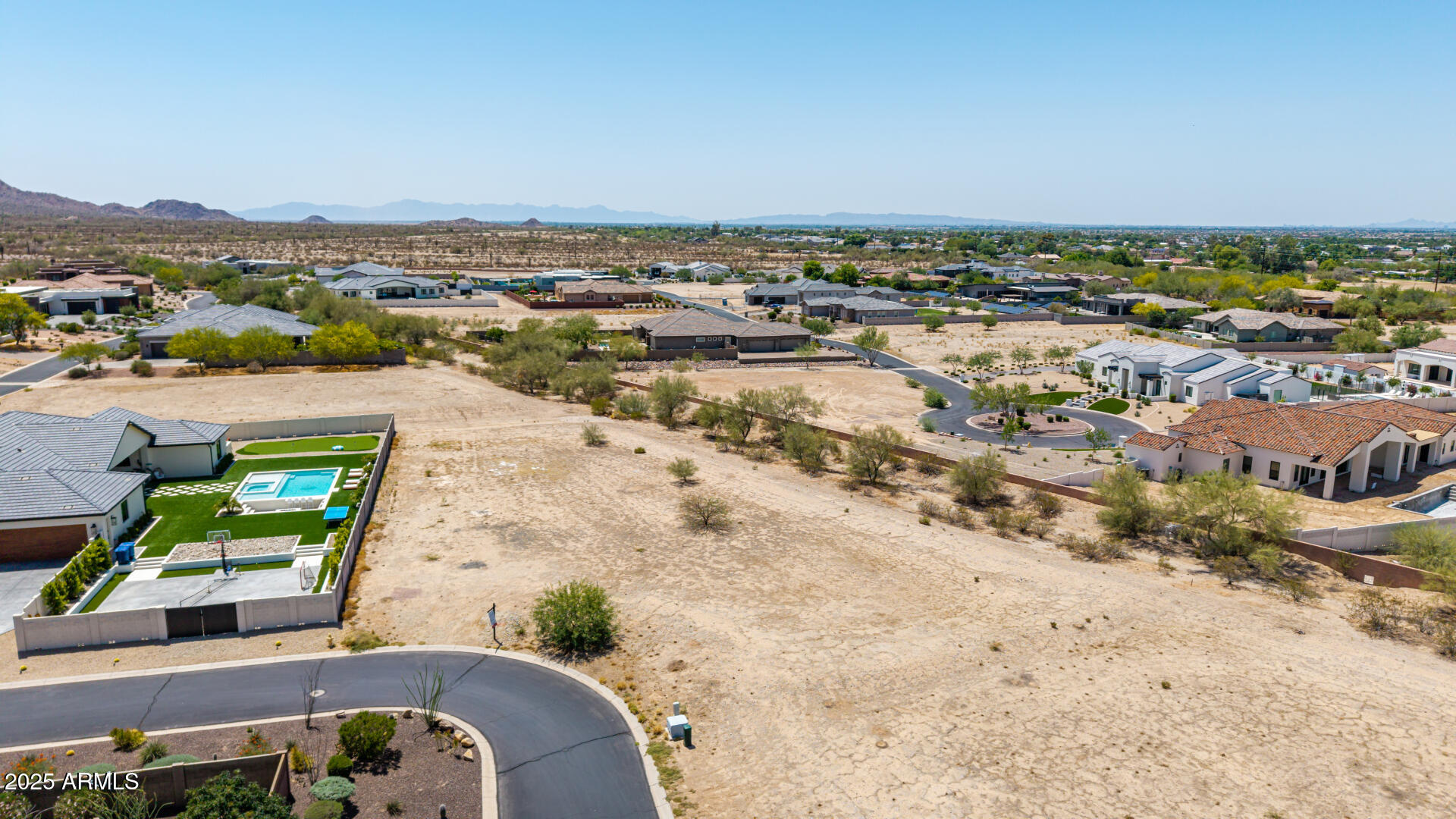 35470 N GRAPEFRUIT Drive, 32