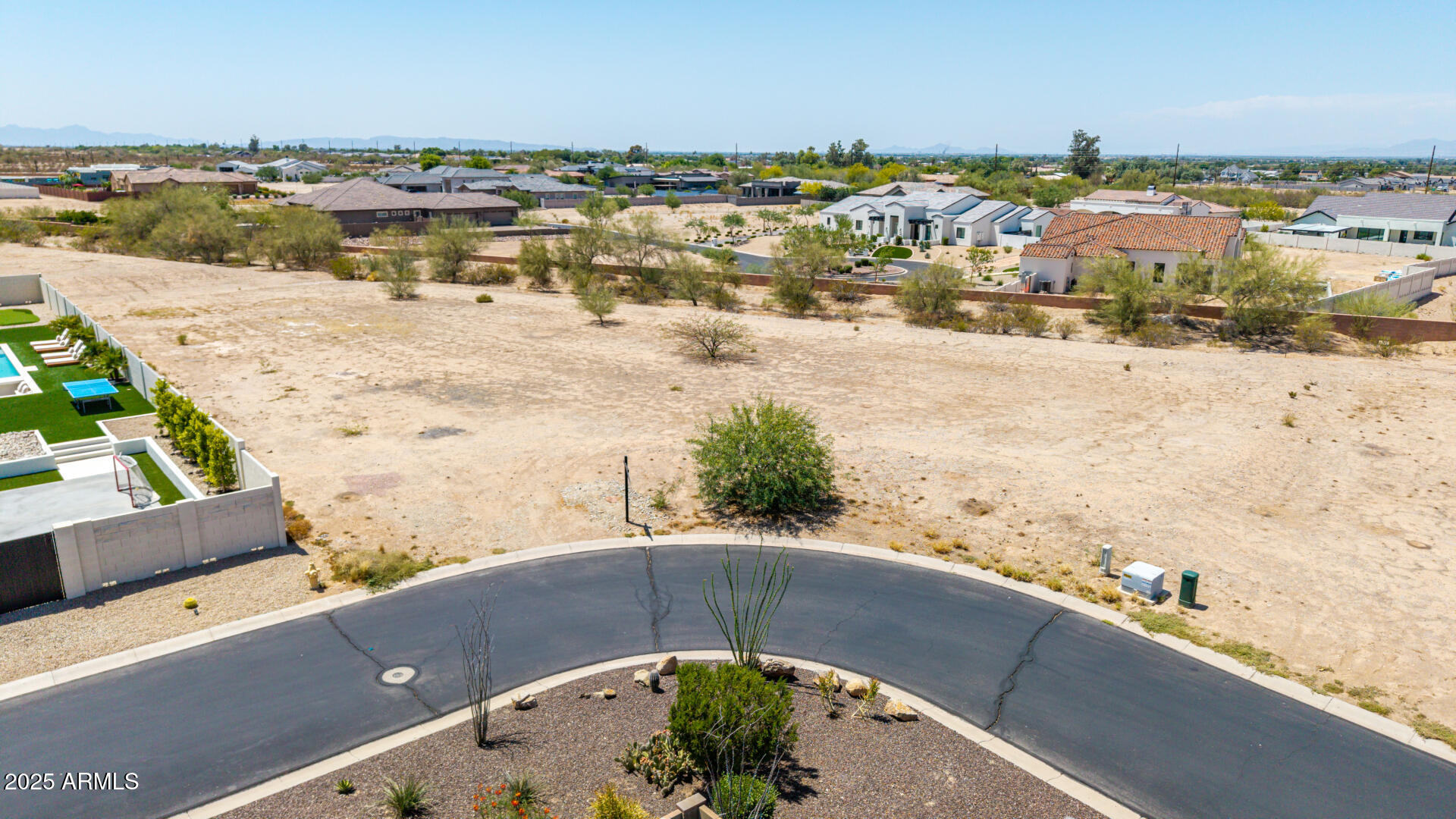 35470 N GRAPEFRUIT Drive, 32