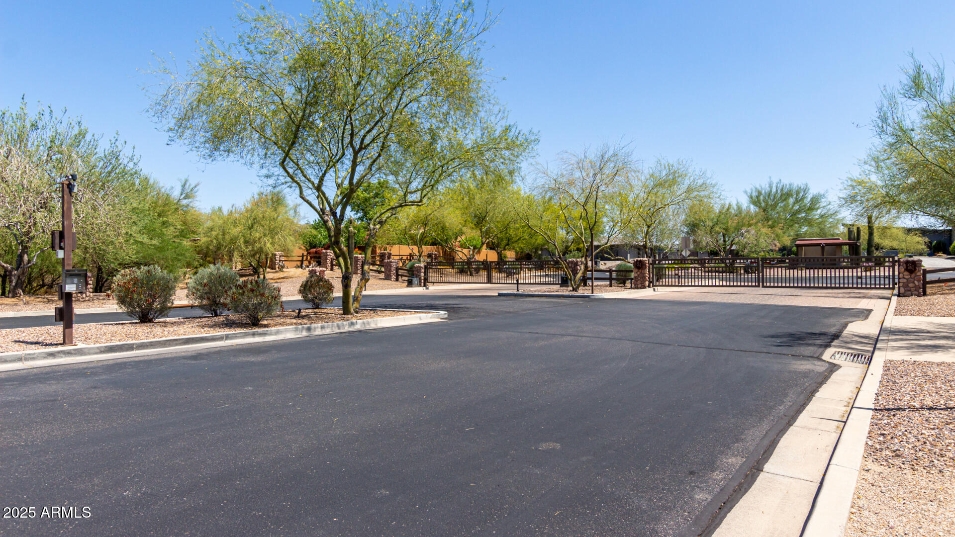 35470 N GRAPEFRUIT Drive, 32