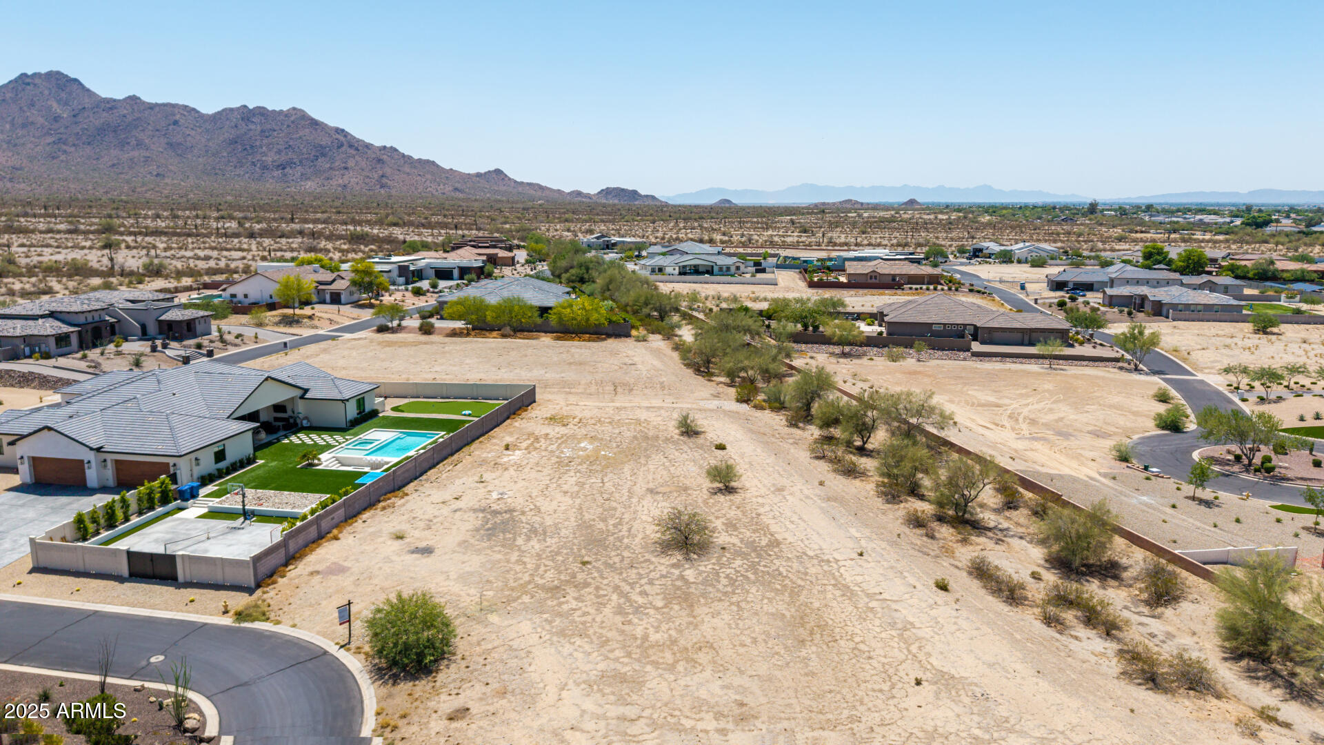 35470 N GRAPEFRUIT Drive, 32