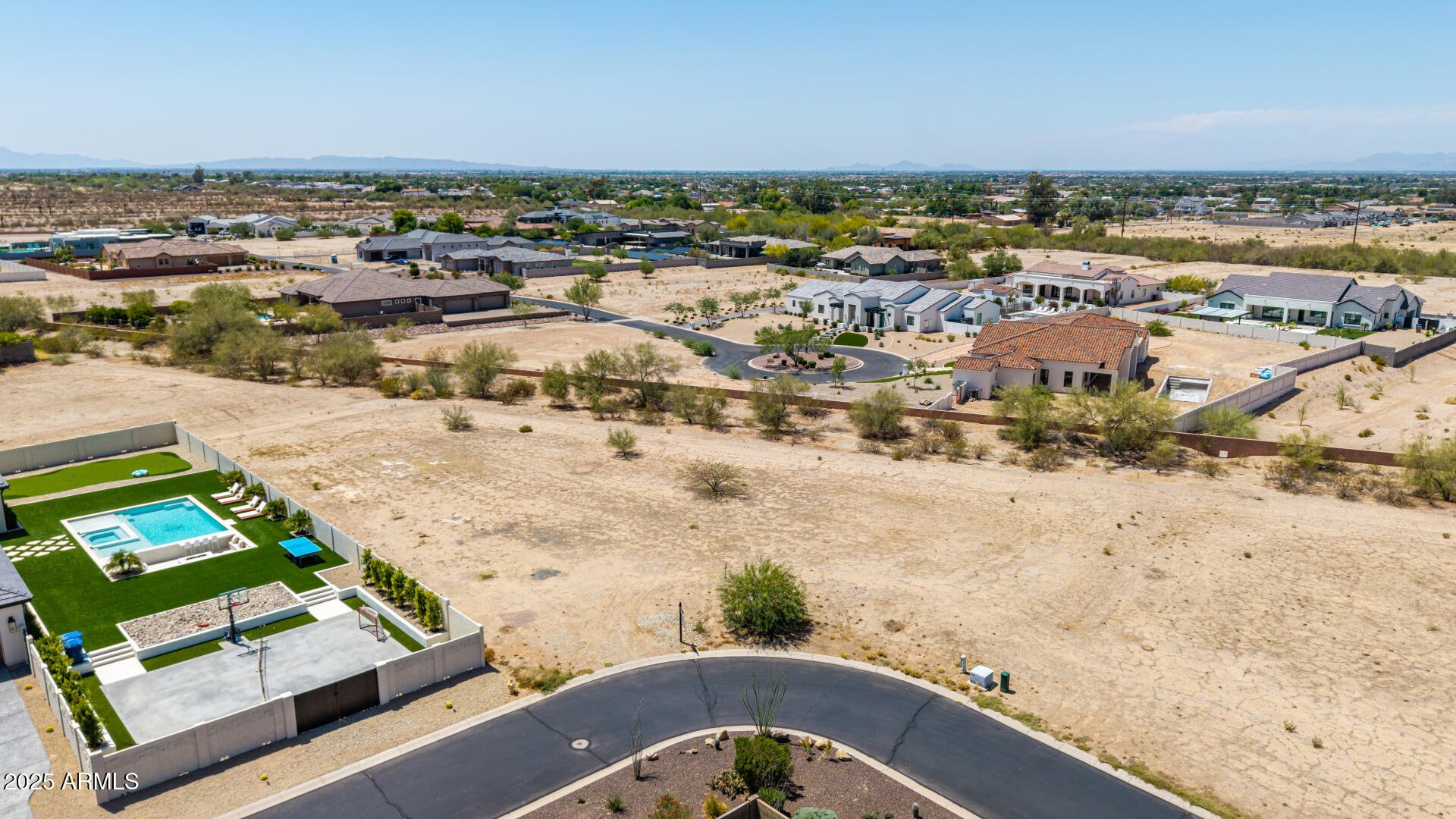 35470 N GRAPEFRUIT Drive, 32