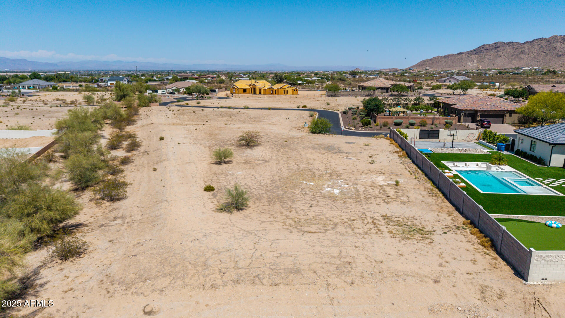 35470 N GRAPEFRUIT Drive, 32