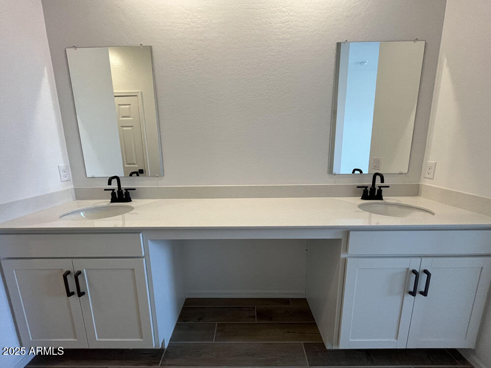 47437 W KENNER Drive