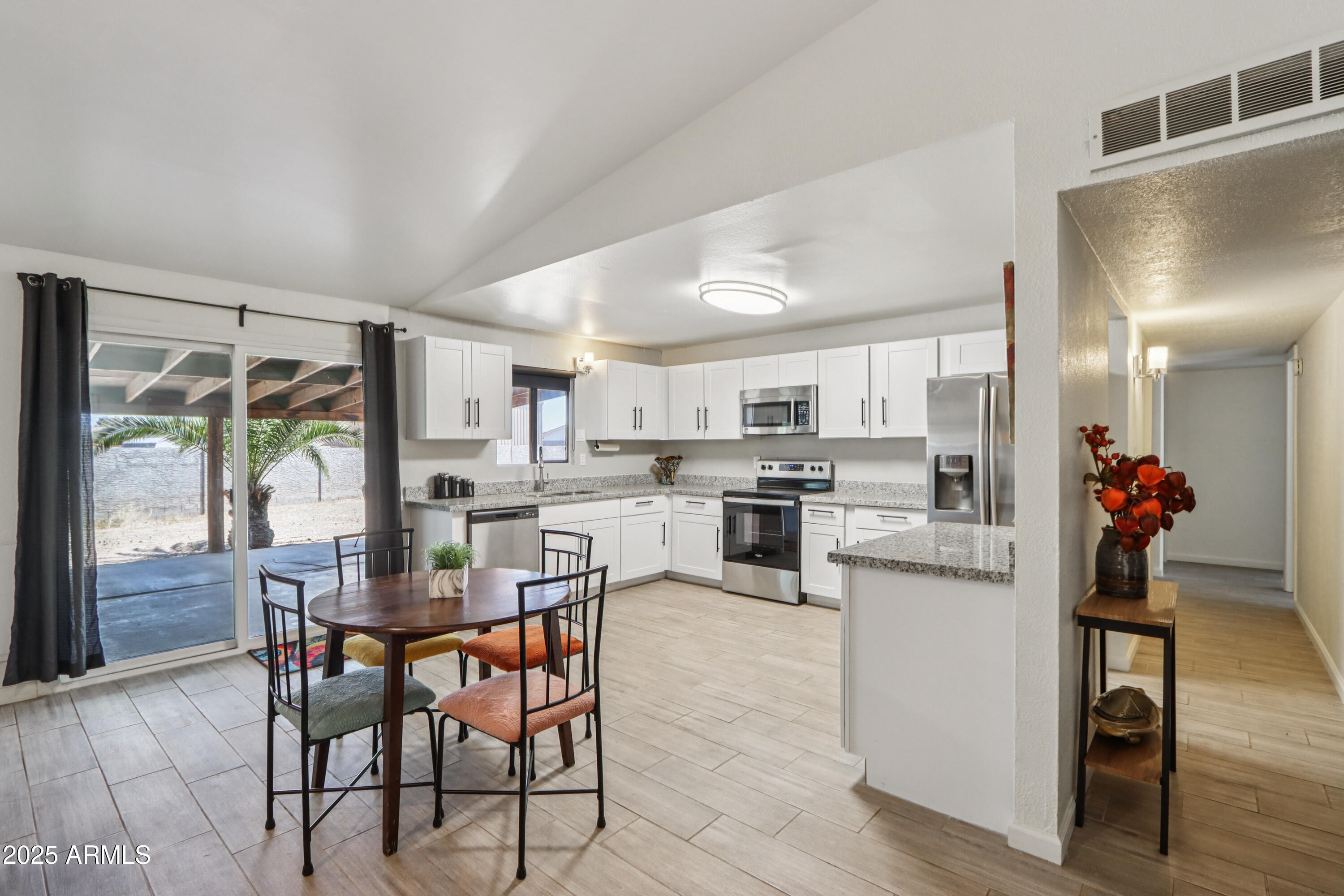 3410 E EVERETT Drive