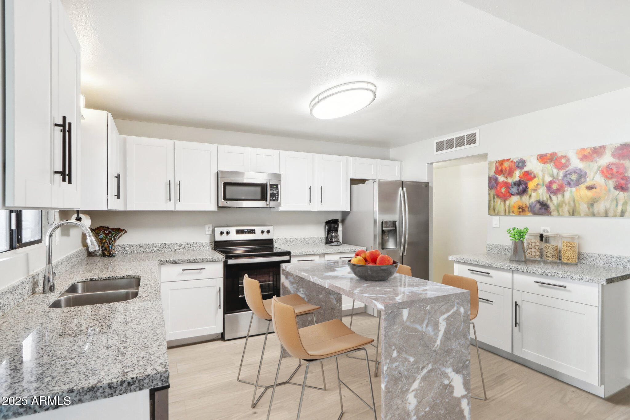 3410 E EVERETT Drive