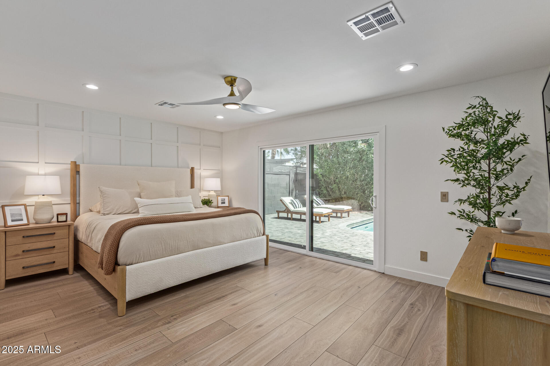 8119 E SAN MIGUEL Avenue