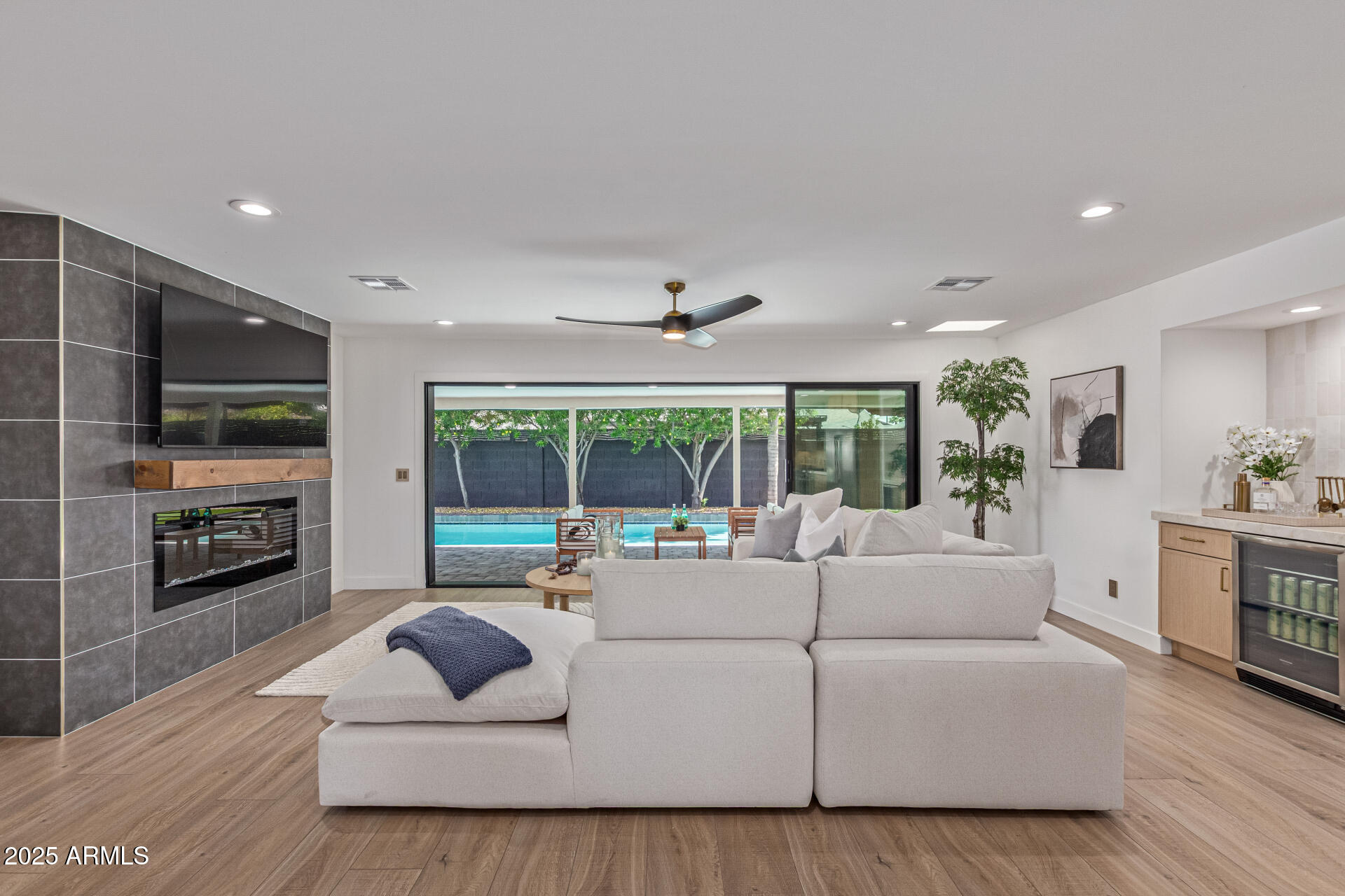 8119 E SAN MIGUEL Avenue