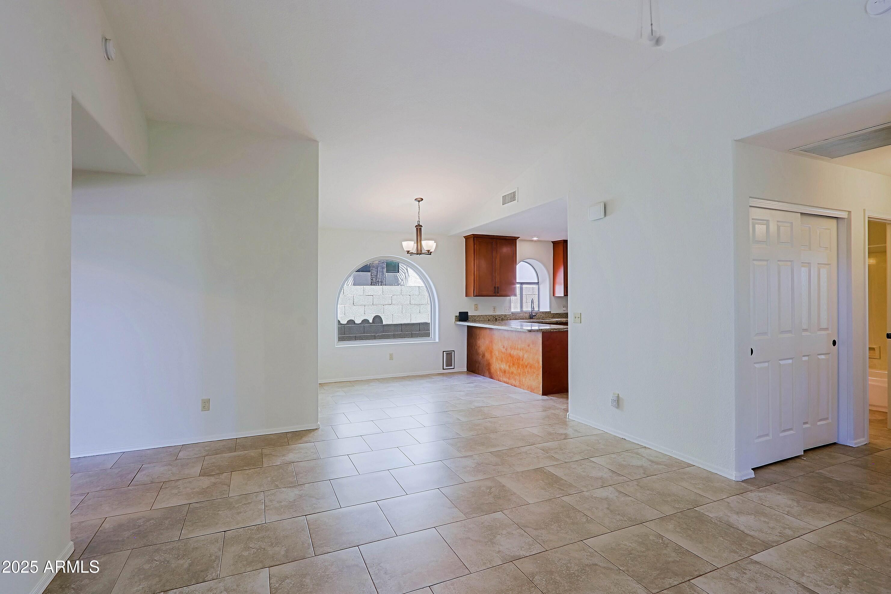 5902 E JUNIPER Avenue