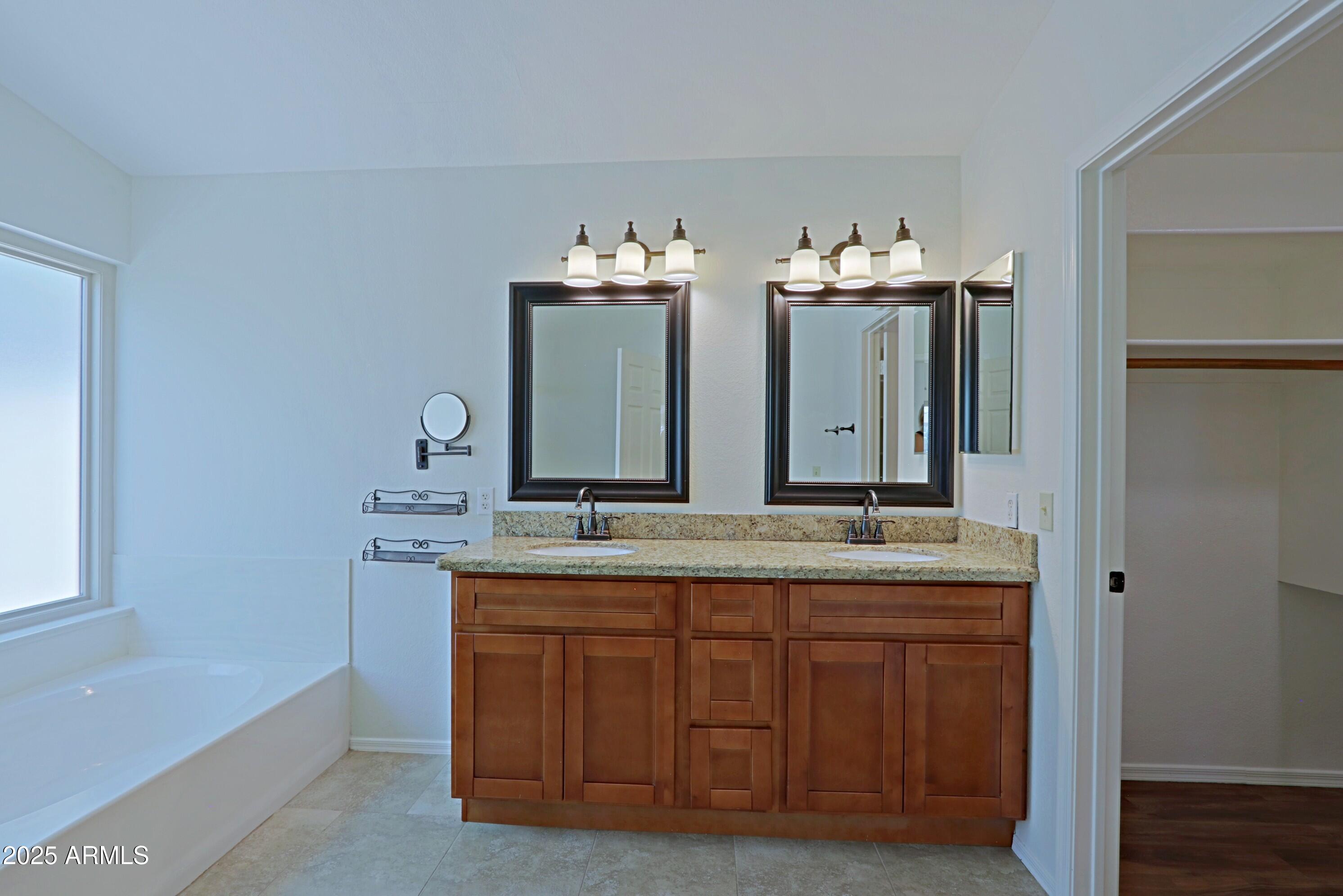 5902 E JUNIPER Avenue