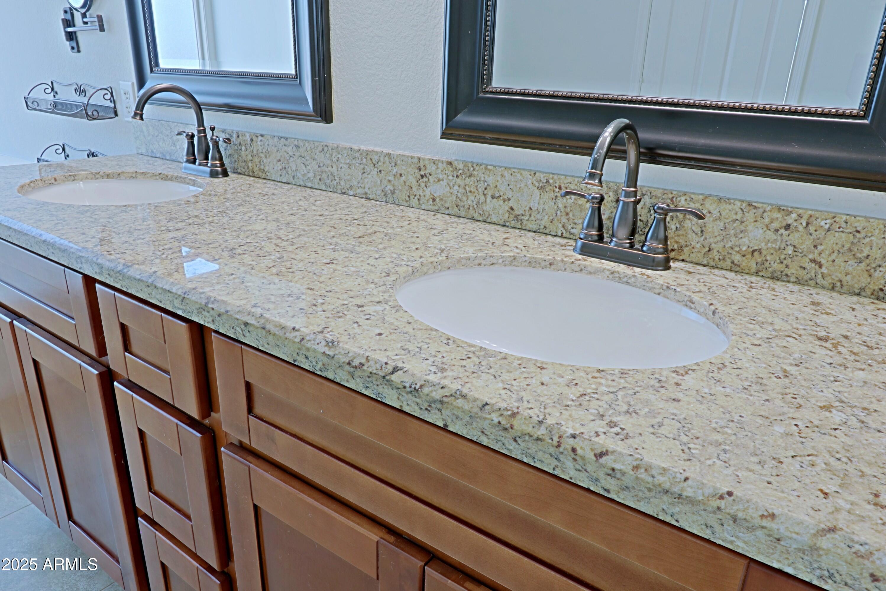 5902 E JUNIPER Avenue