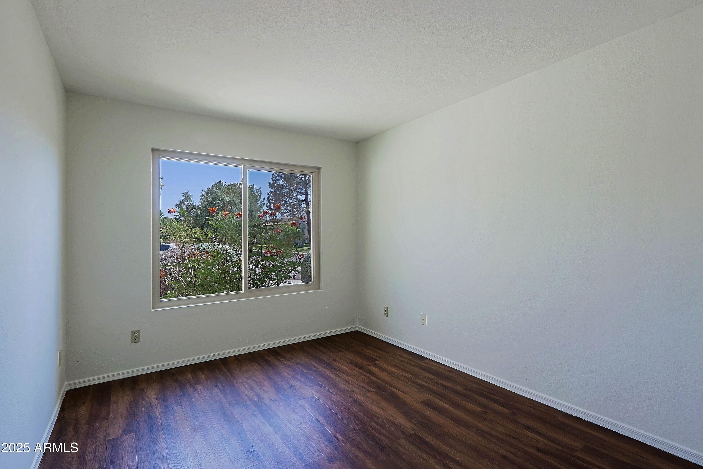 5902 E JUNIPER Avenue