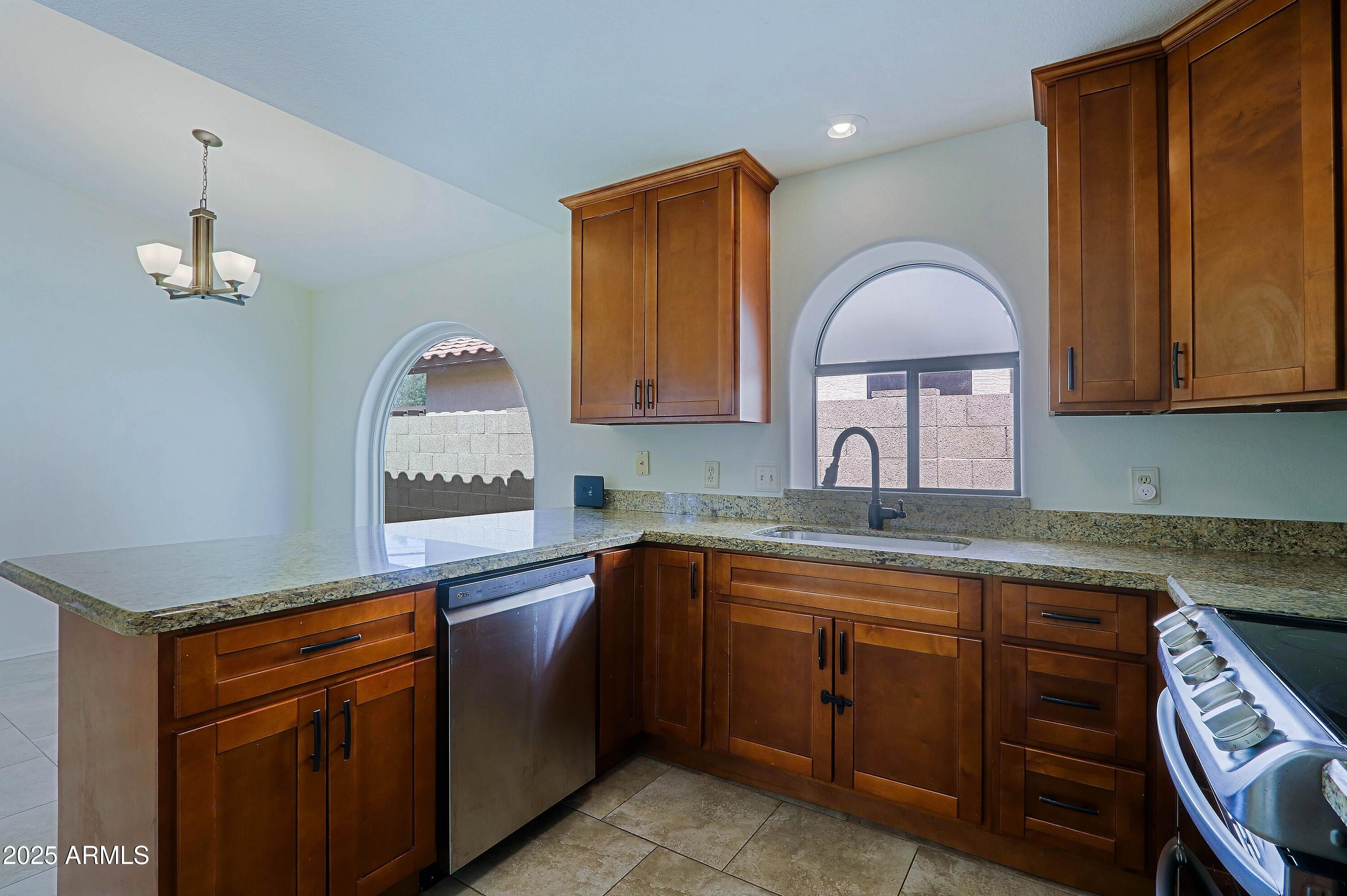 5902 E JUNIPER Avenue