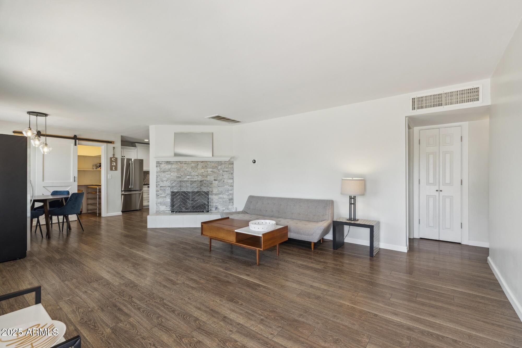 3744 E Amelia Avenue