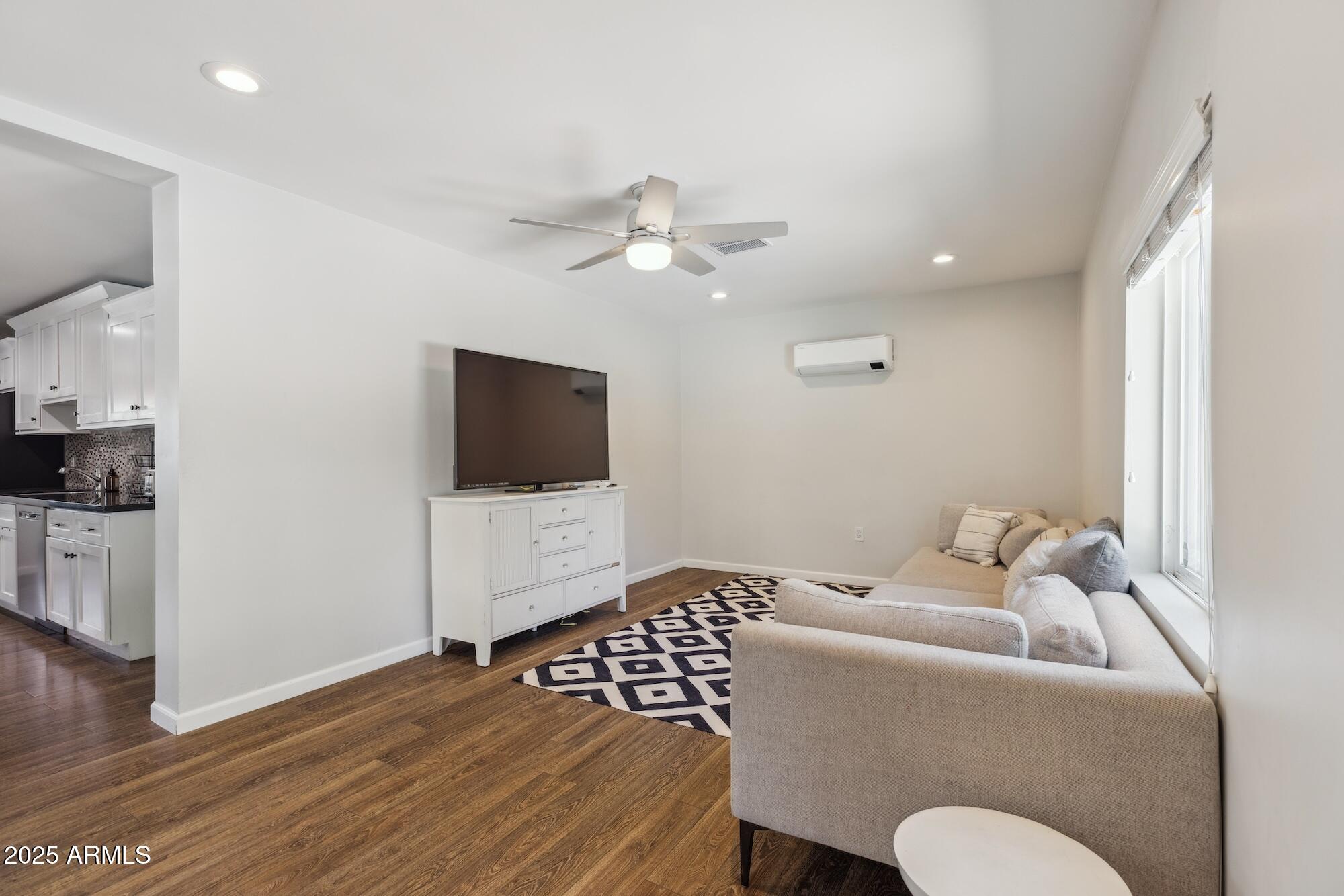 3744 E Amelia Avenue