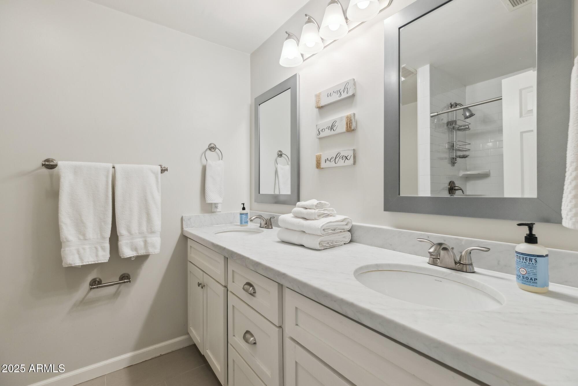 3744 E Amelia Avenue