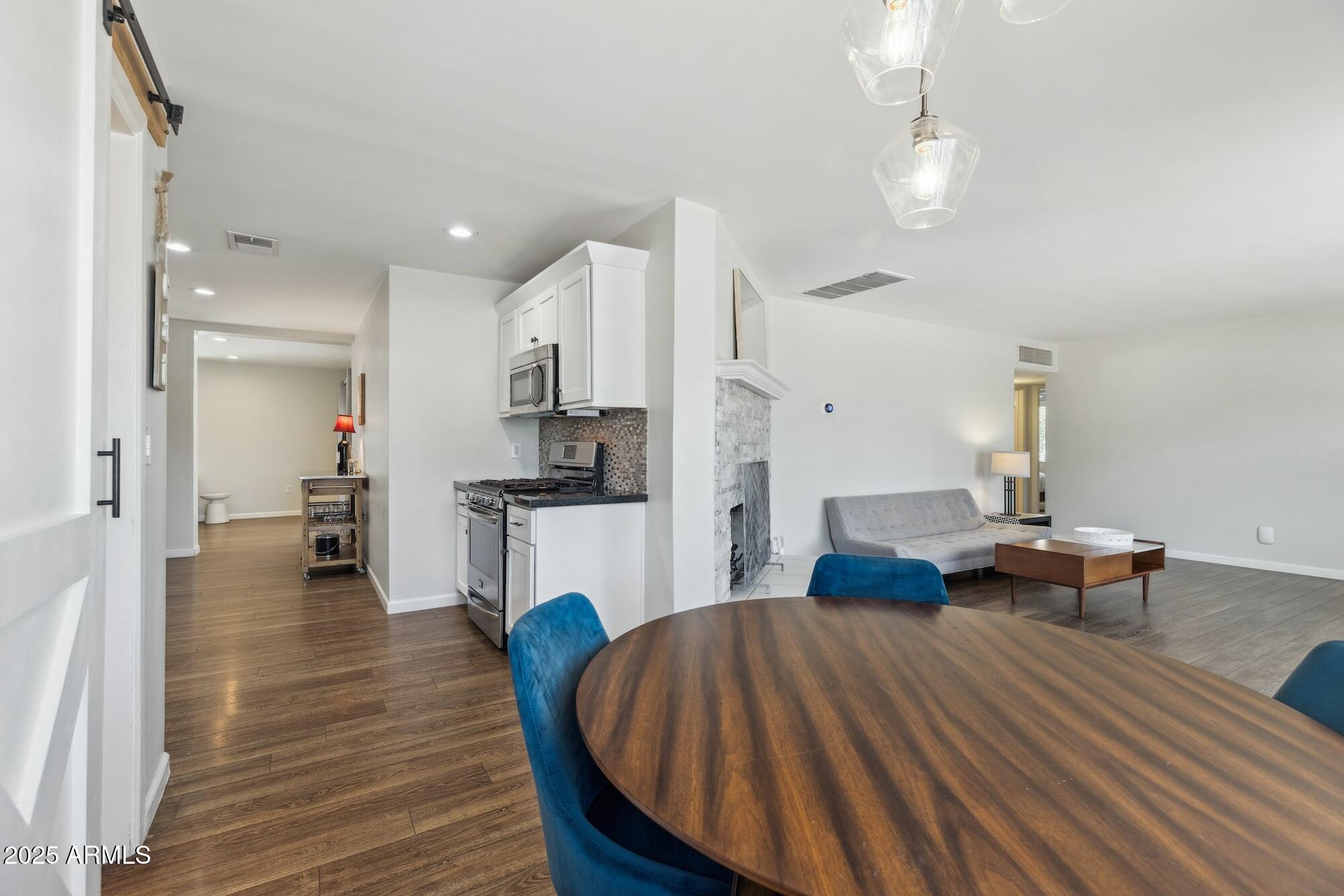 3744 E Amelia Avenue