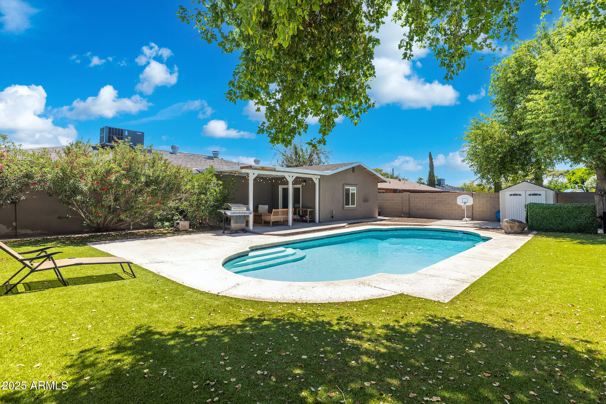 3744 E Amelia Avenue