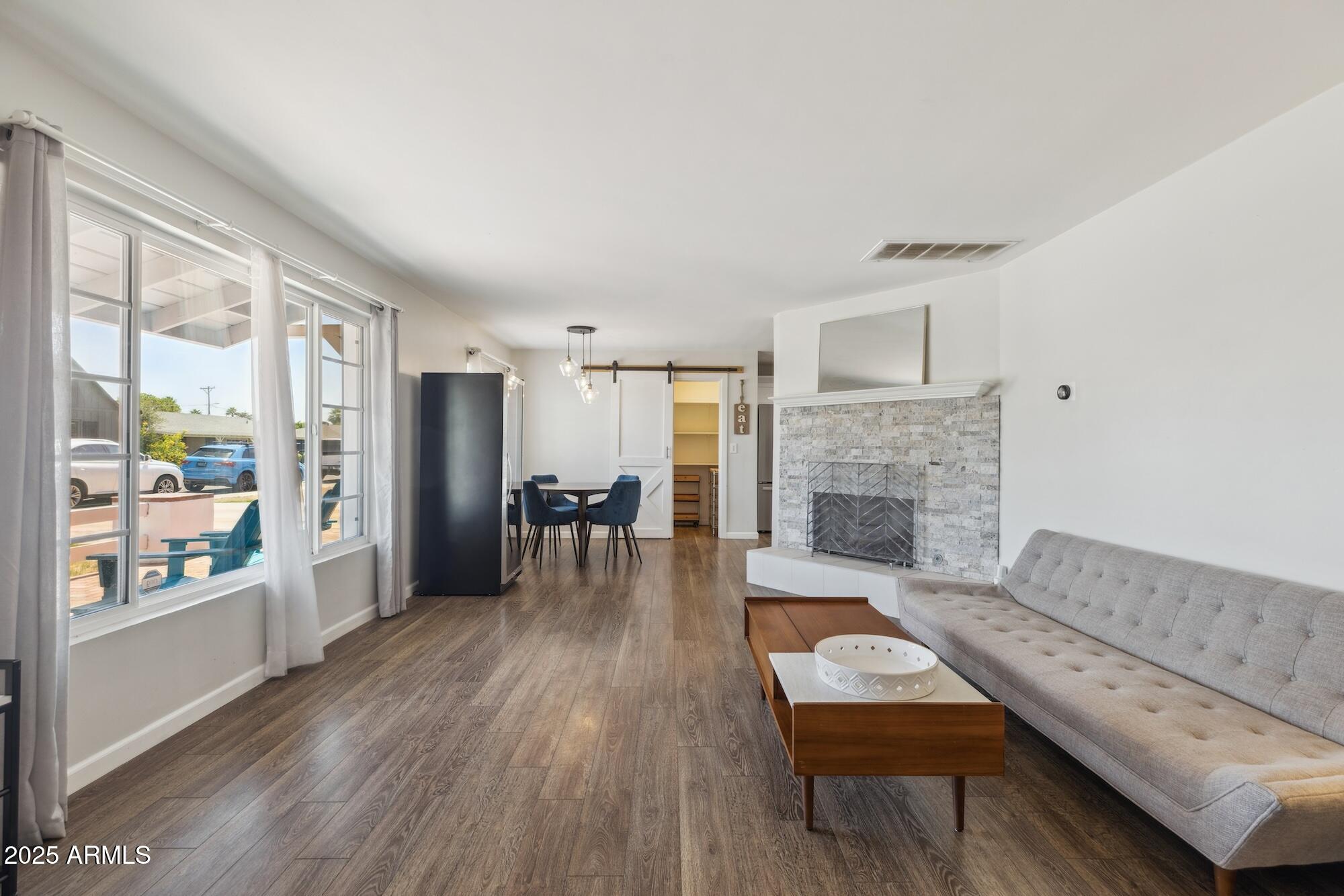 3744 E Amelia Avenue