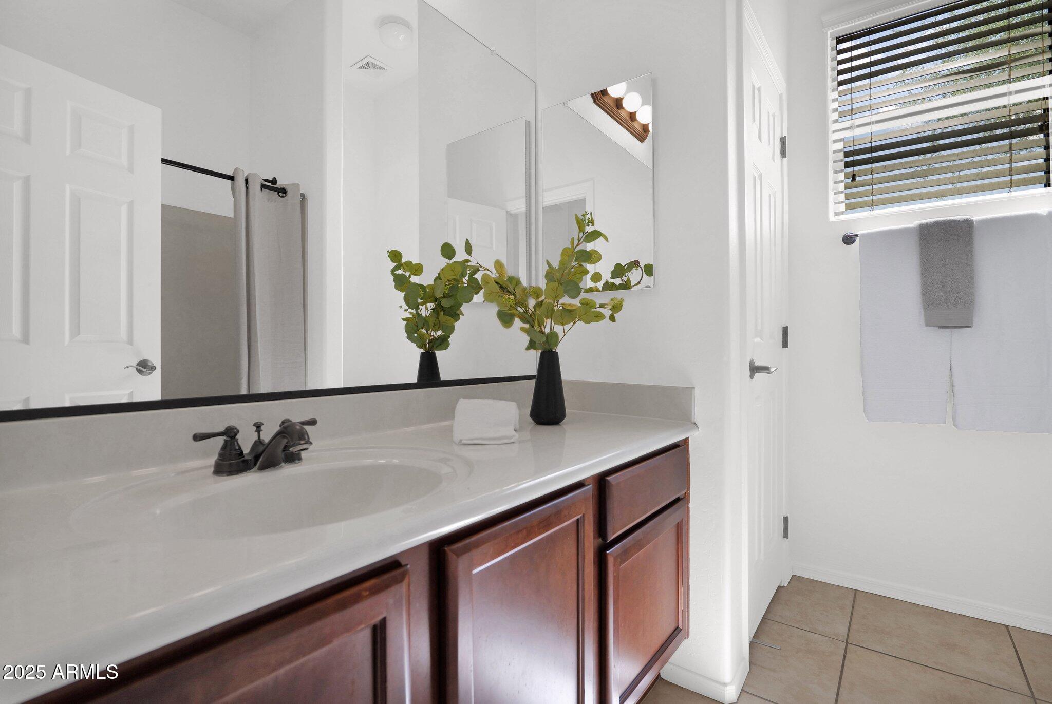 7261 E NORLAND Street