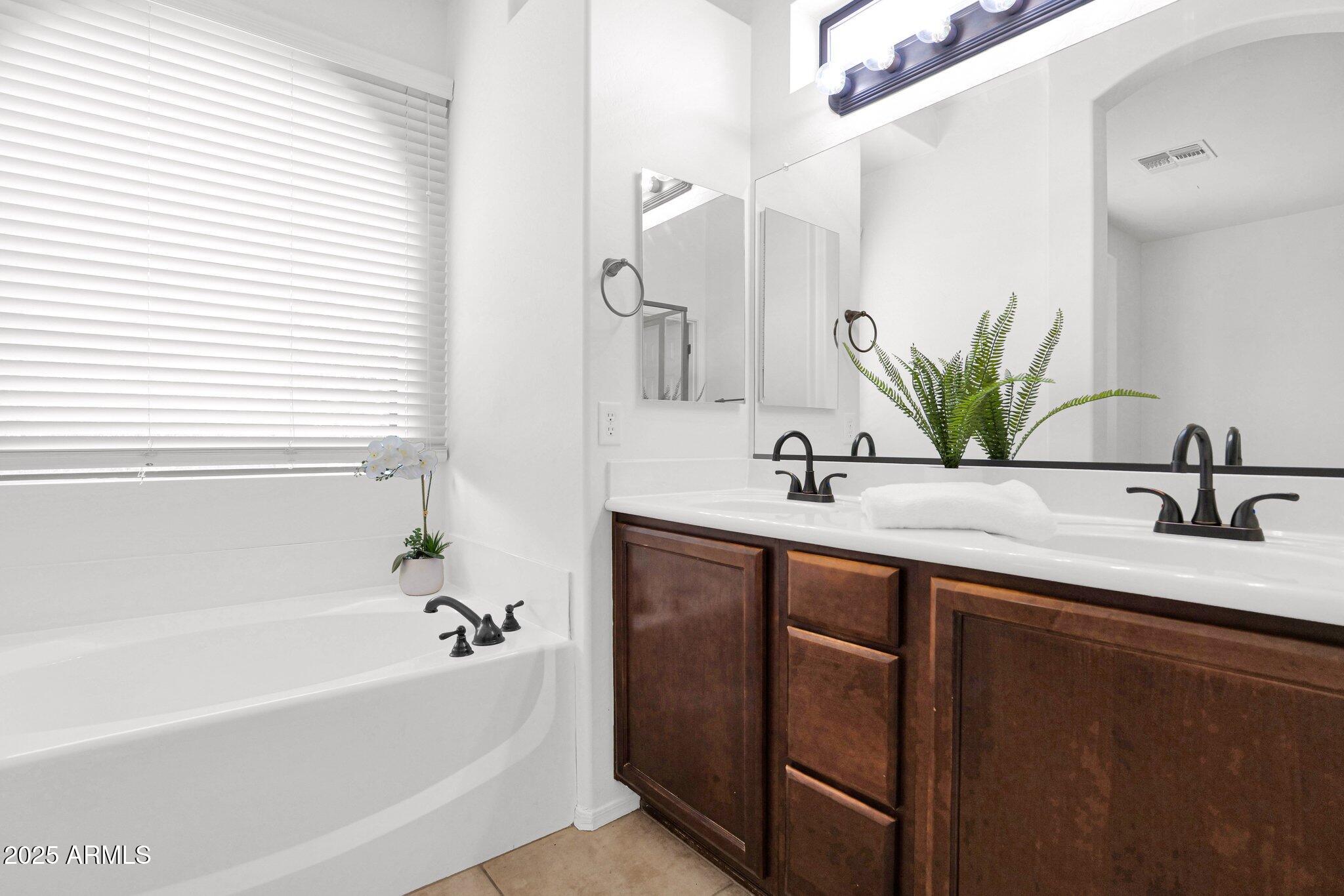 7261 E NORLAND Street