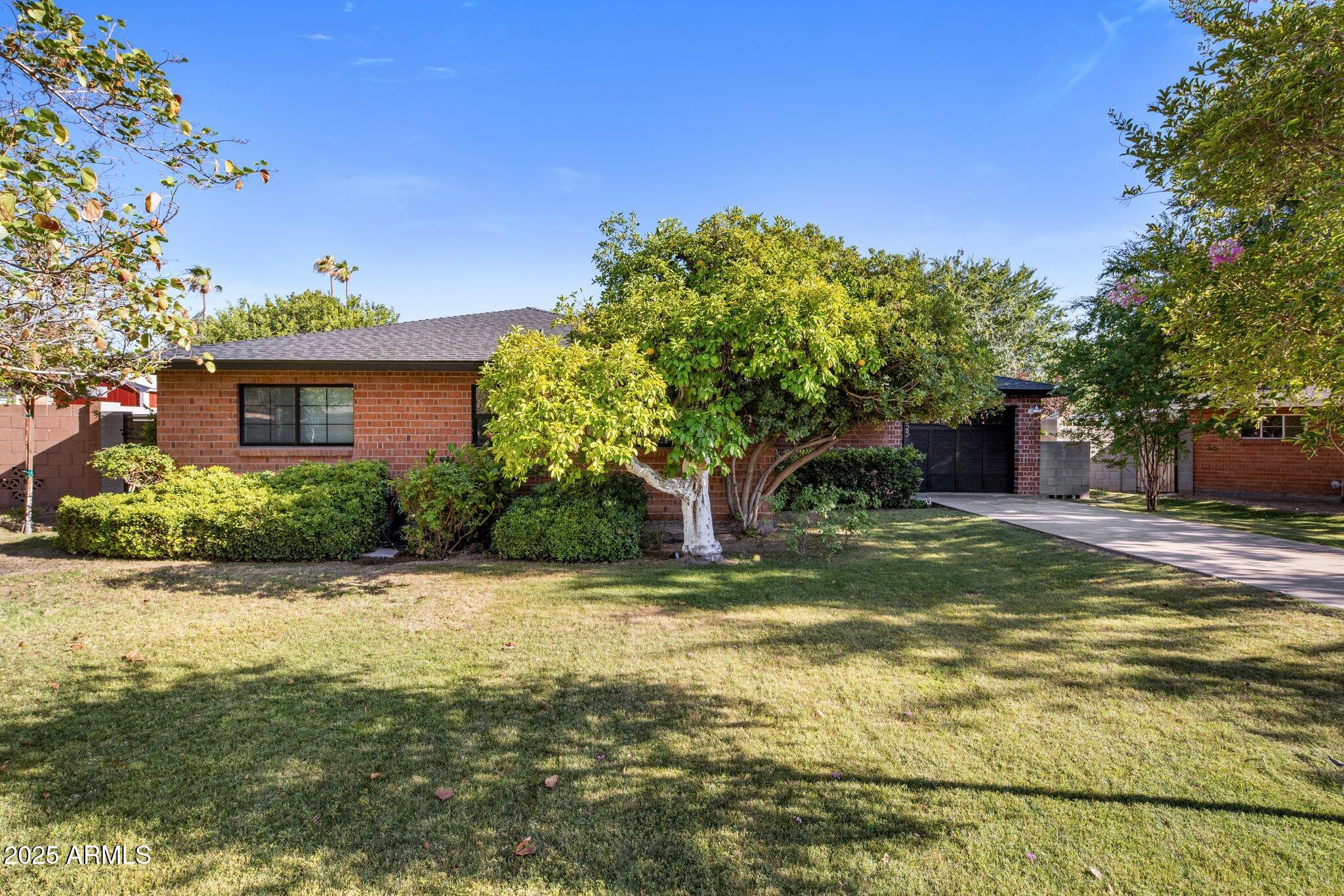 1825 E Palo Verde Drive