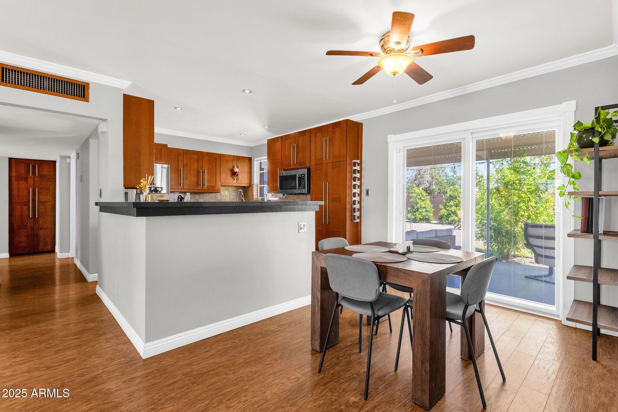 2118 W CACTUS WREN Drive