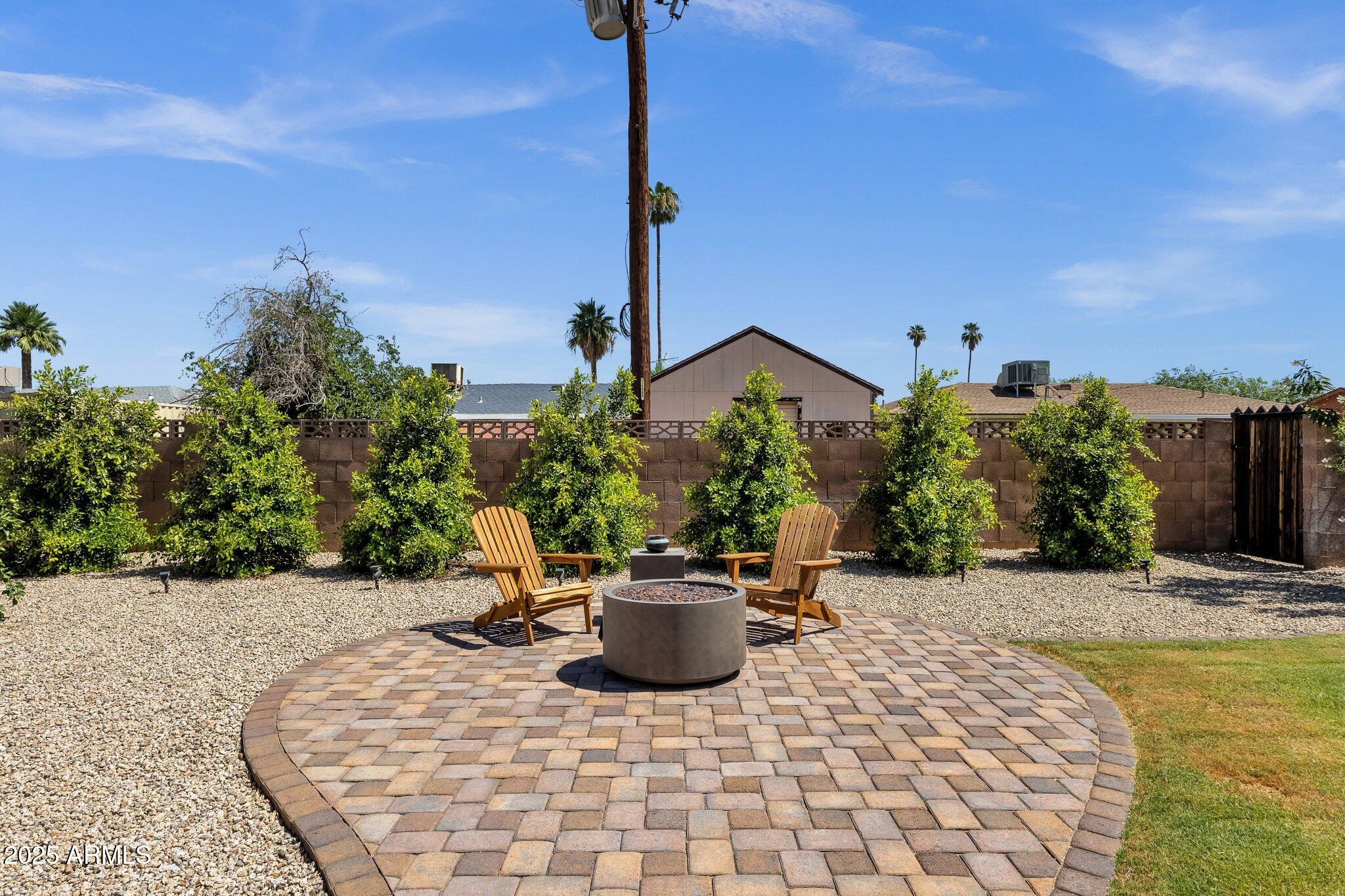 2118 W CACTUS WREN Drive