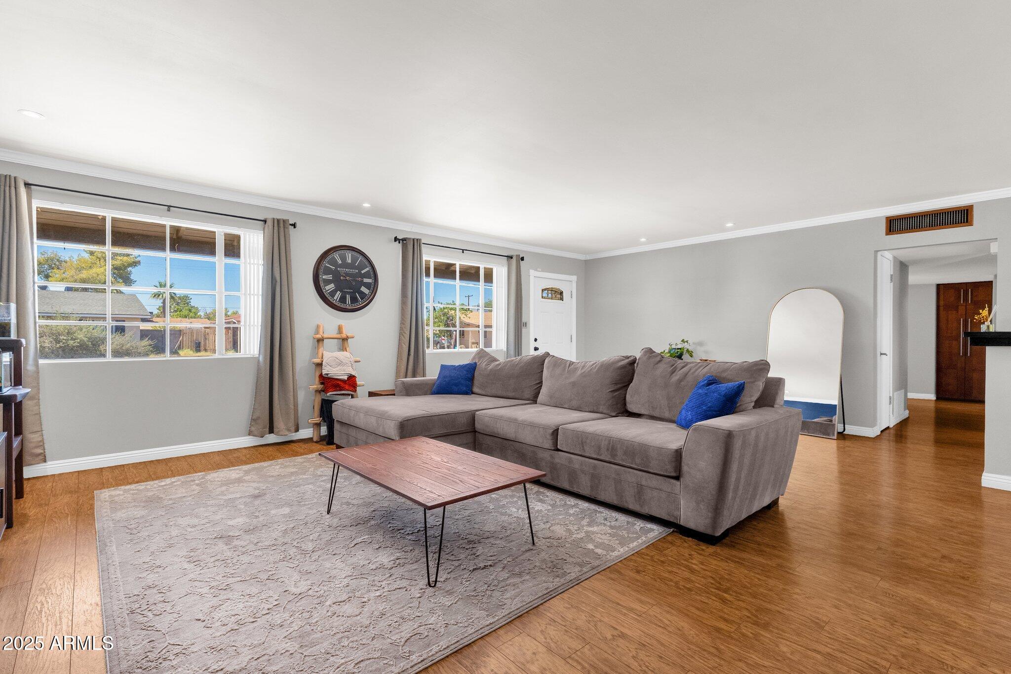 2118 W CACTUS WREN Drive