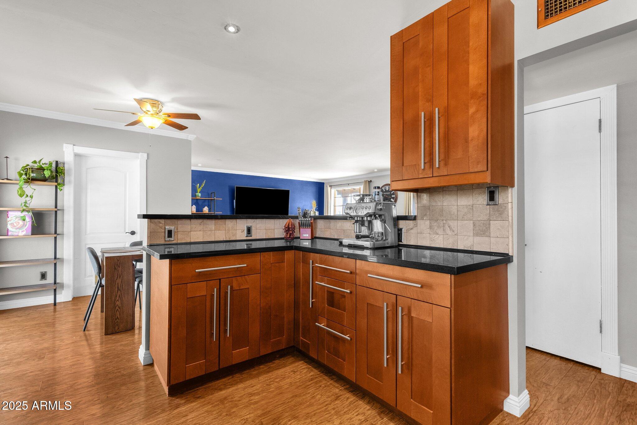 2118 W CACTUS WREN Drive