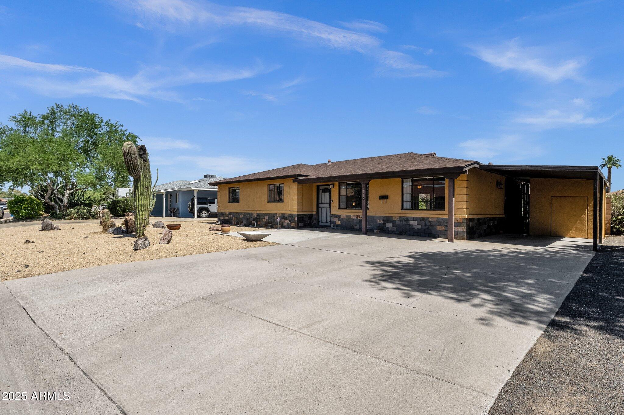 2118 W CACTUS WREN Drive