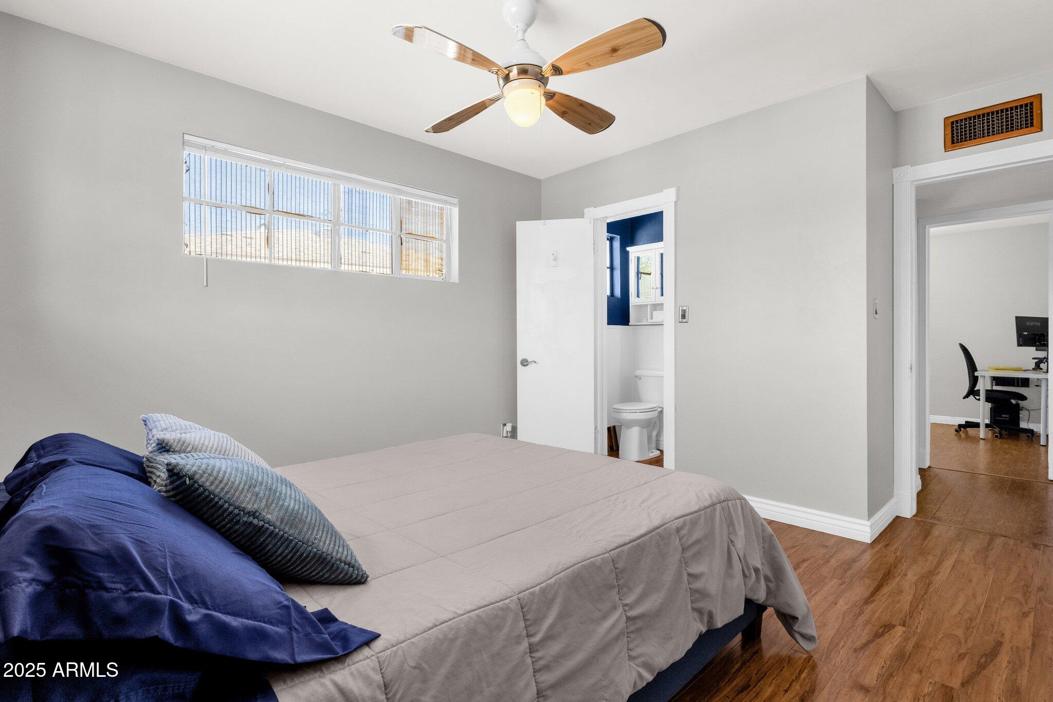 2118 W CACTUS WREN Drive