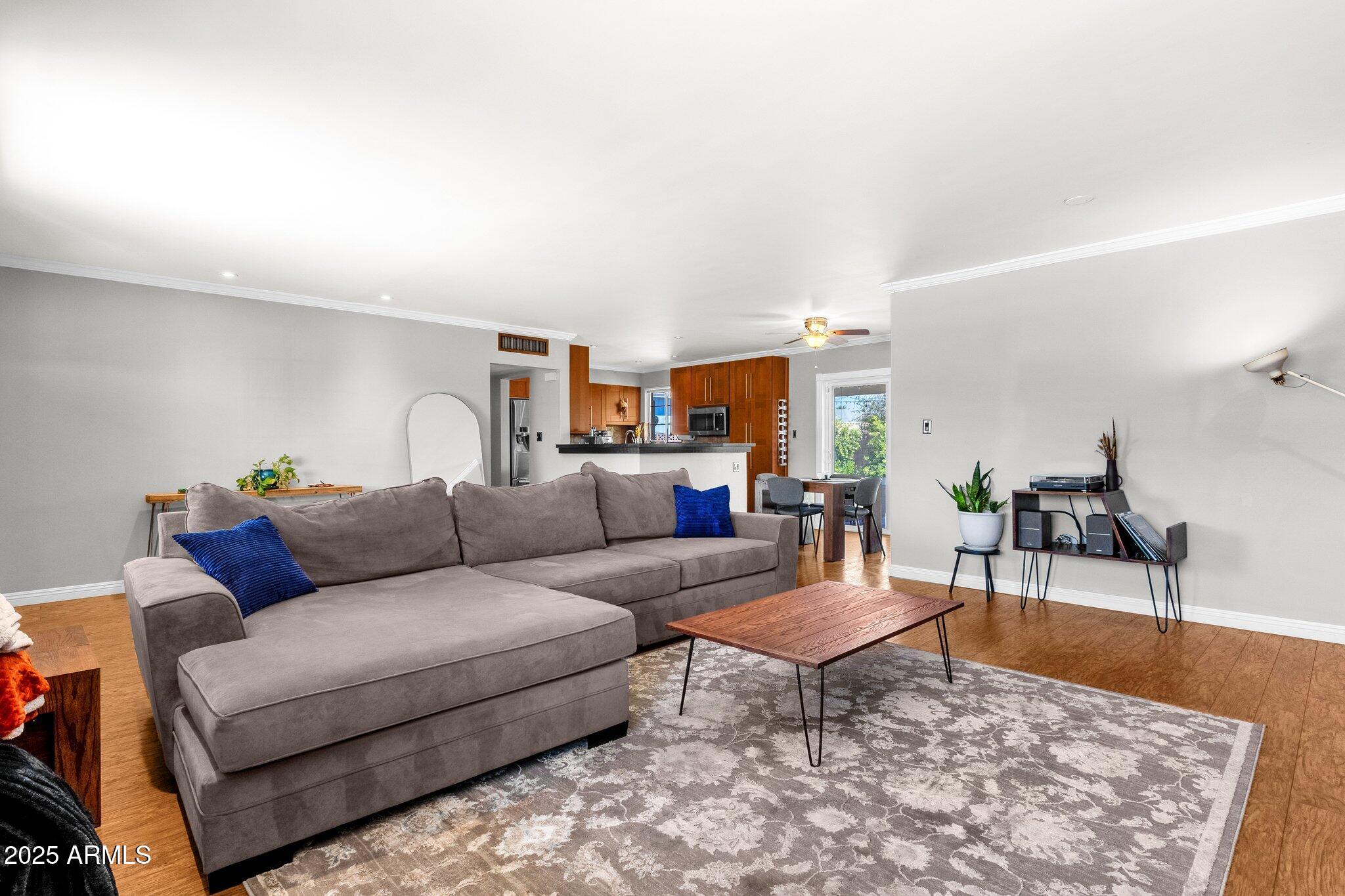 2118 W CACTUS WREN Drive