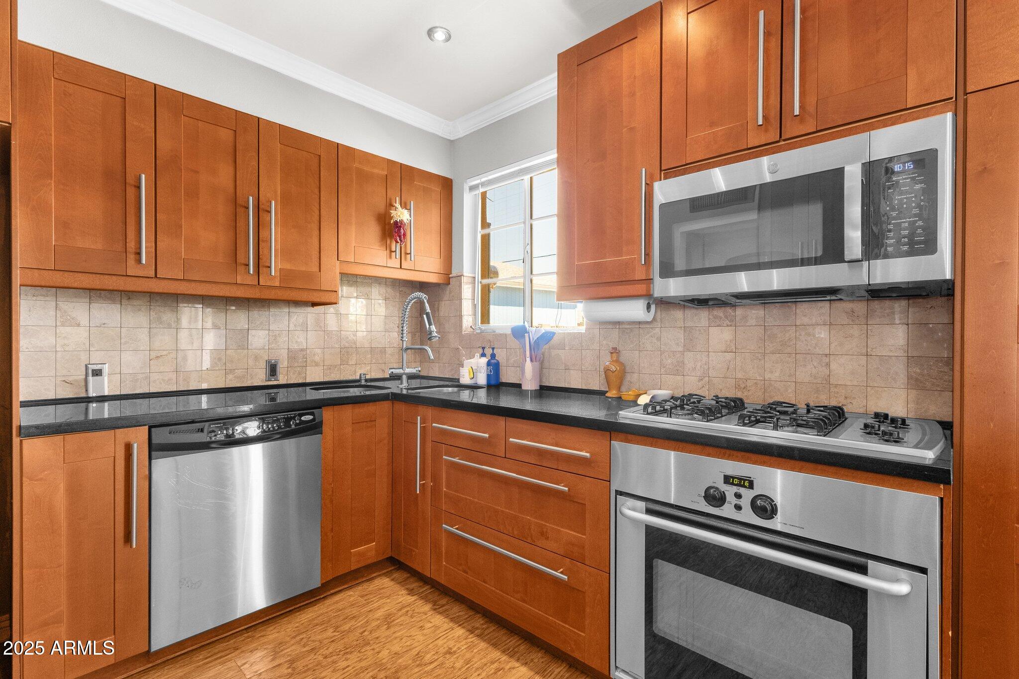 2118 W CACTUS WREN Drive