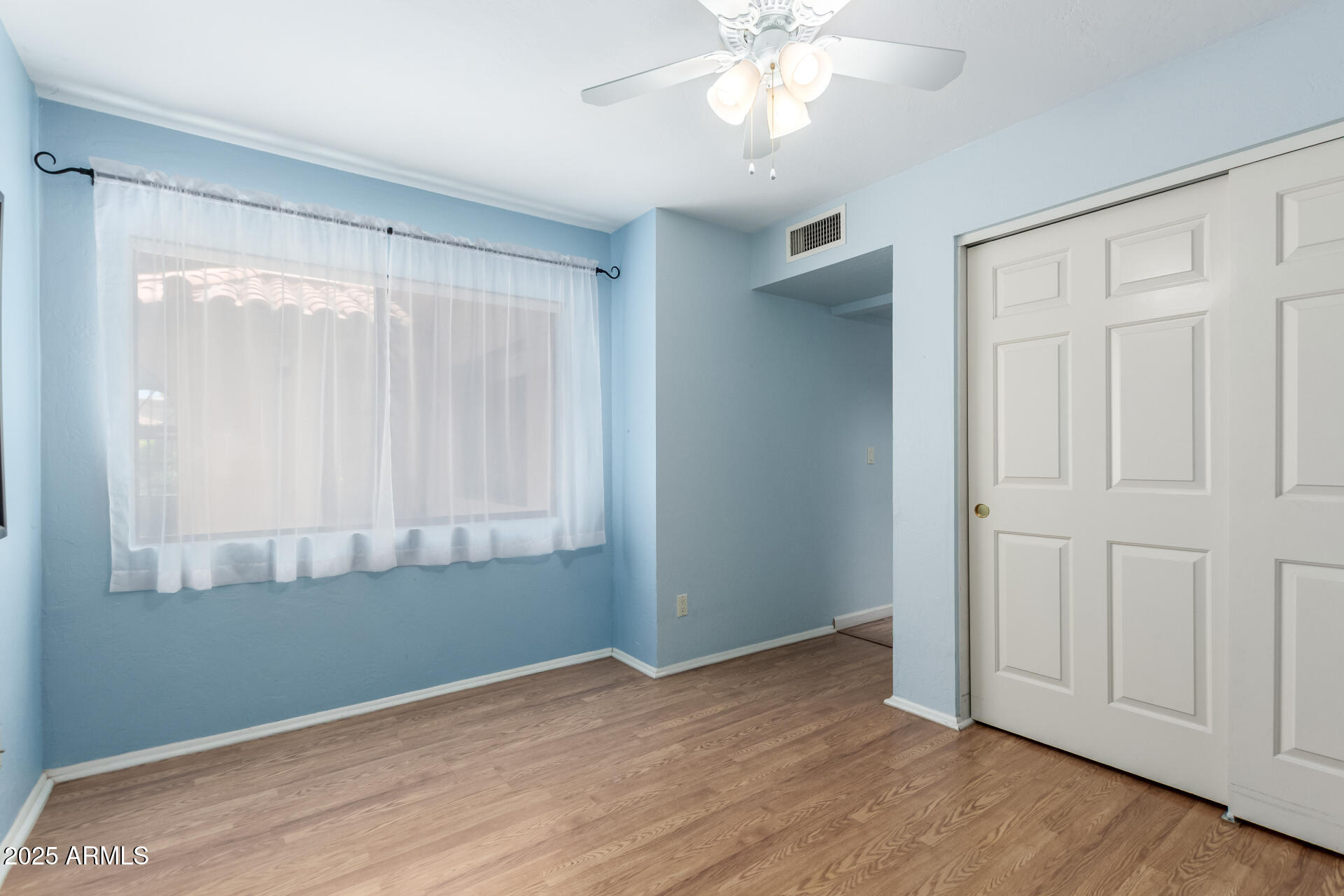 4135 E ALTADENA Avenue