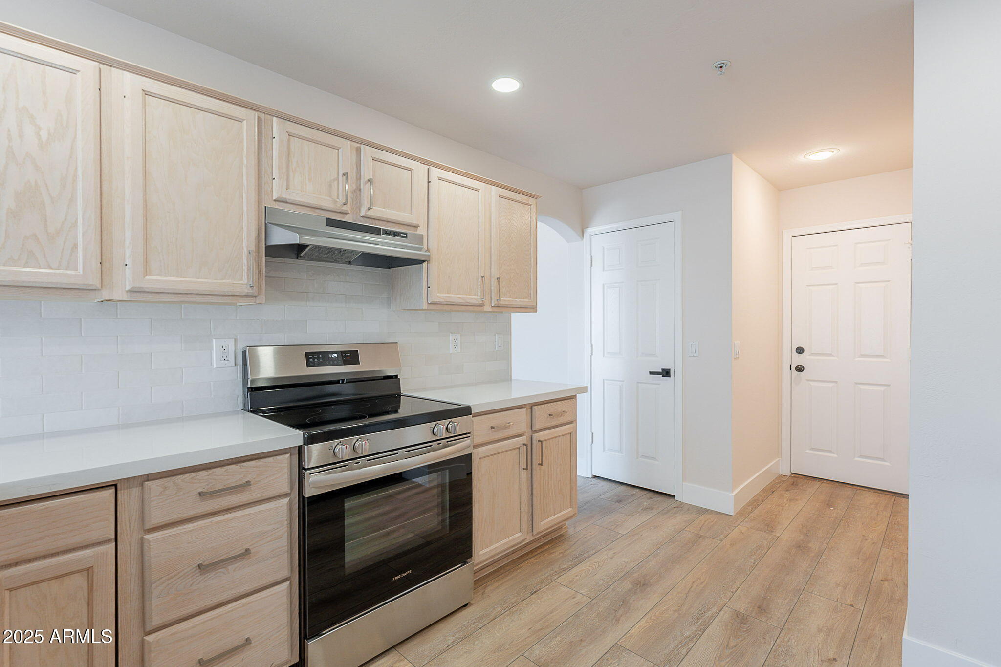 2647 N MILLER Road, 6