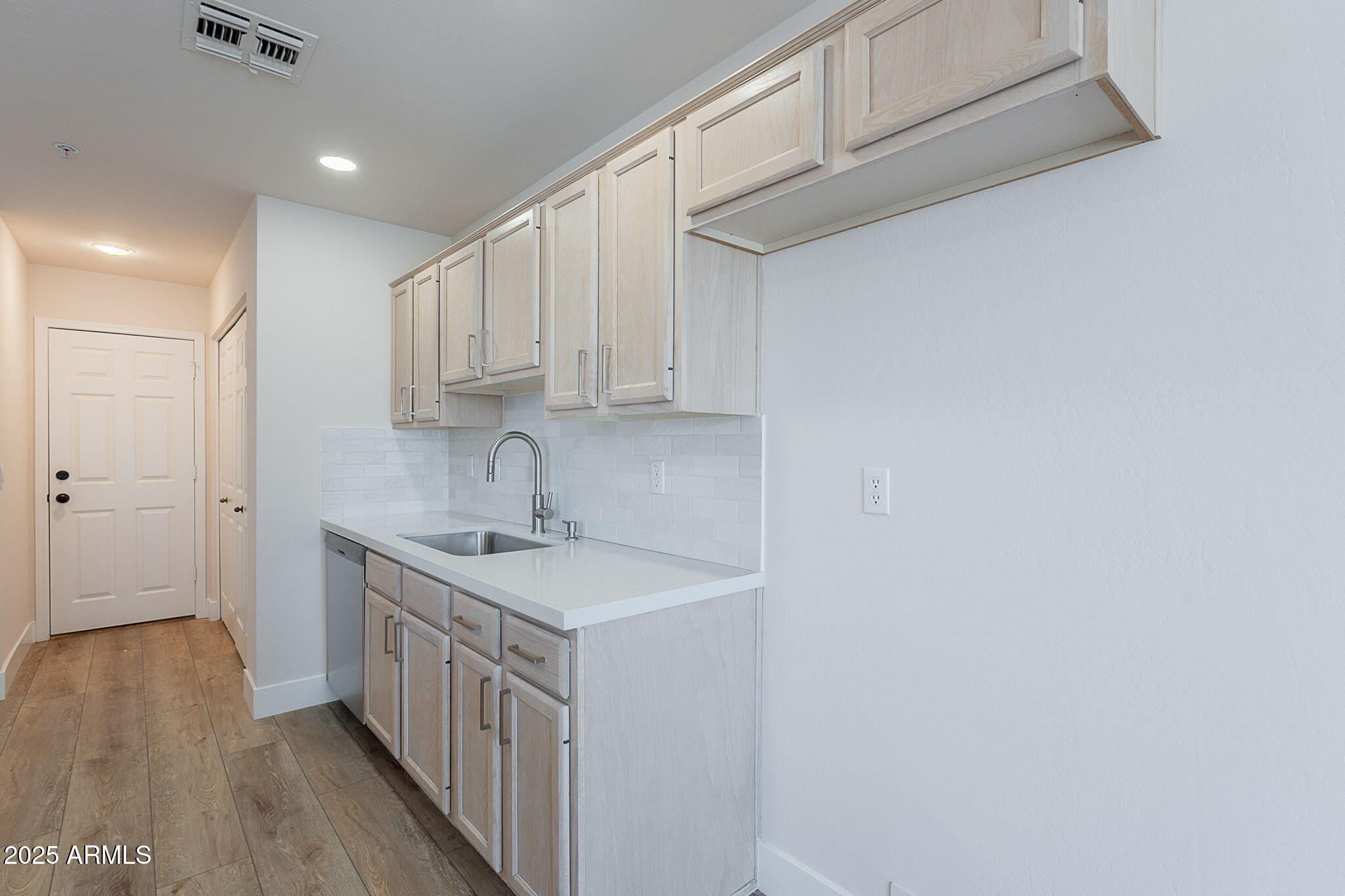 2647 N MILLER Road, 6
