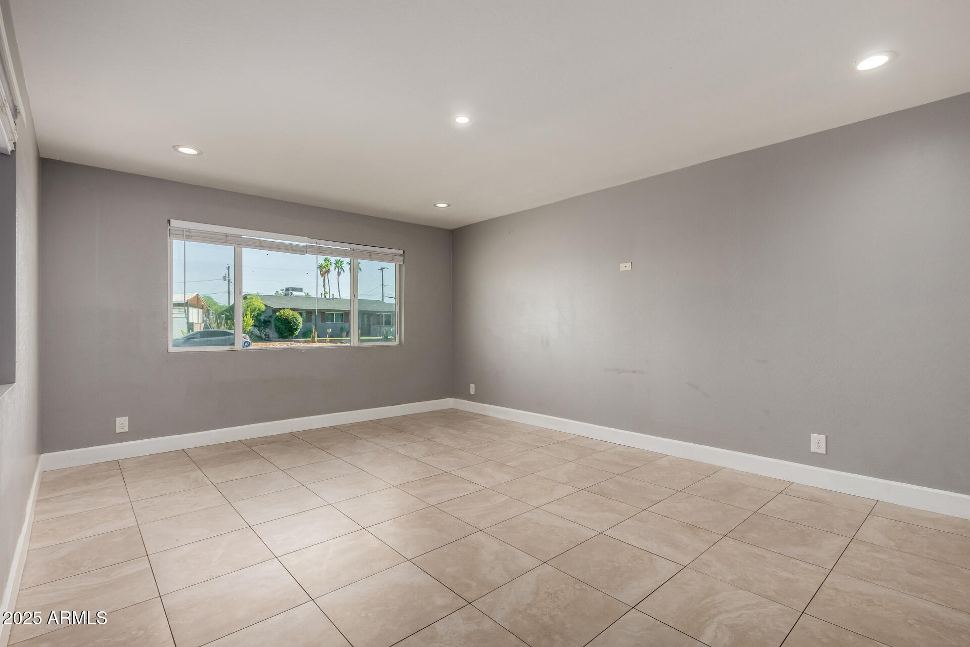 1747 W DEVON