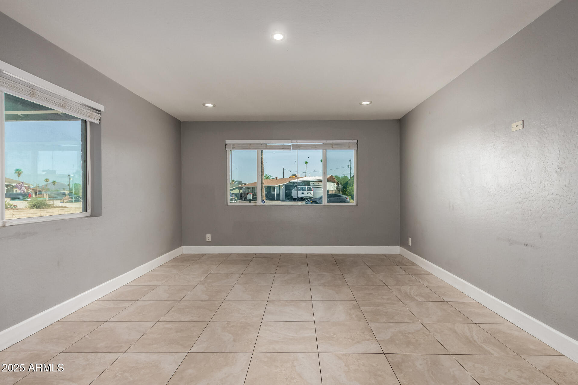 1747 W DEVON