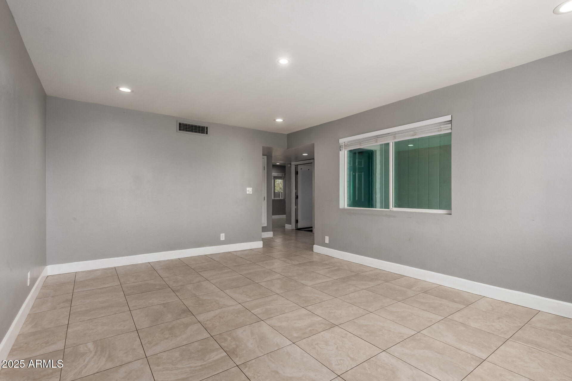 1747 W DEVON