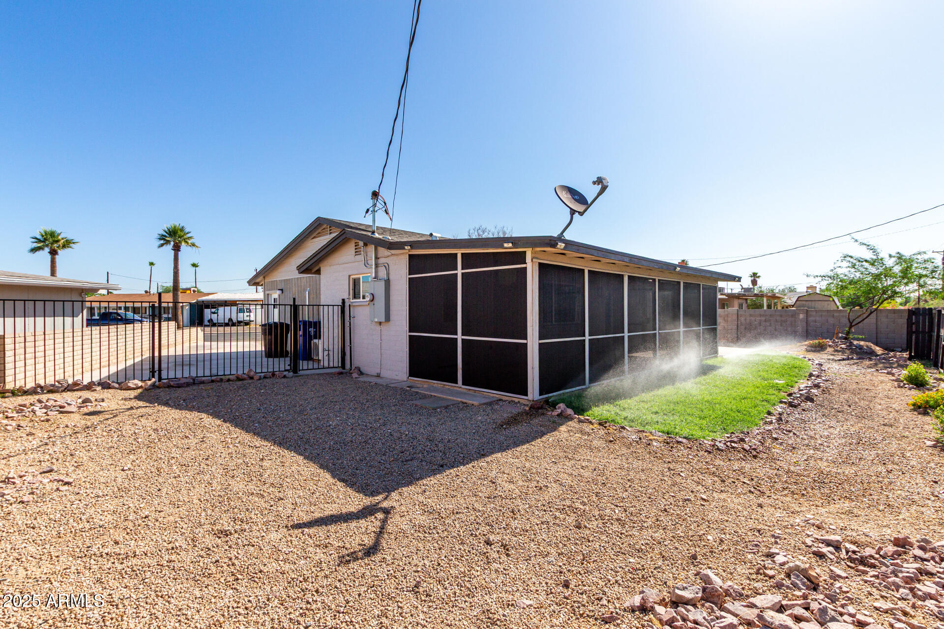 1747 W DEVON