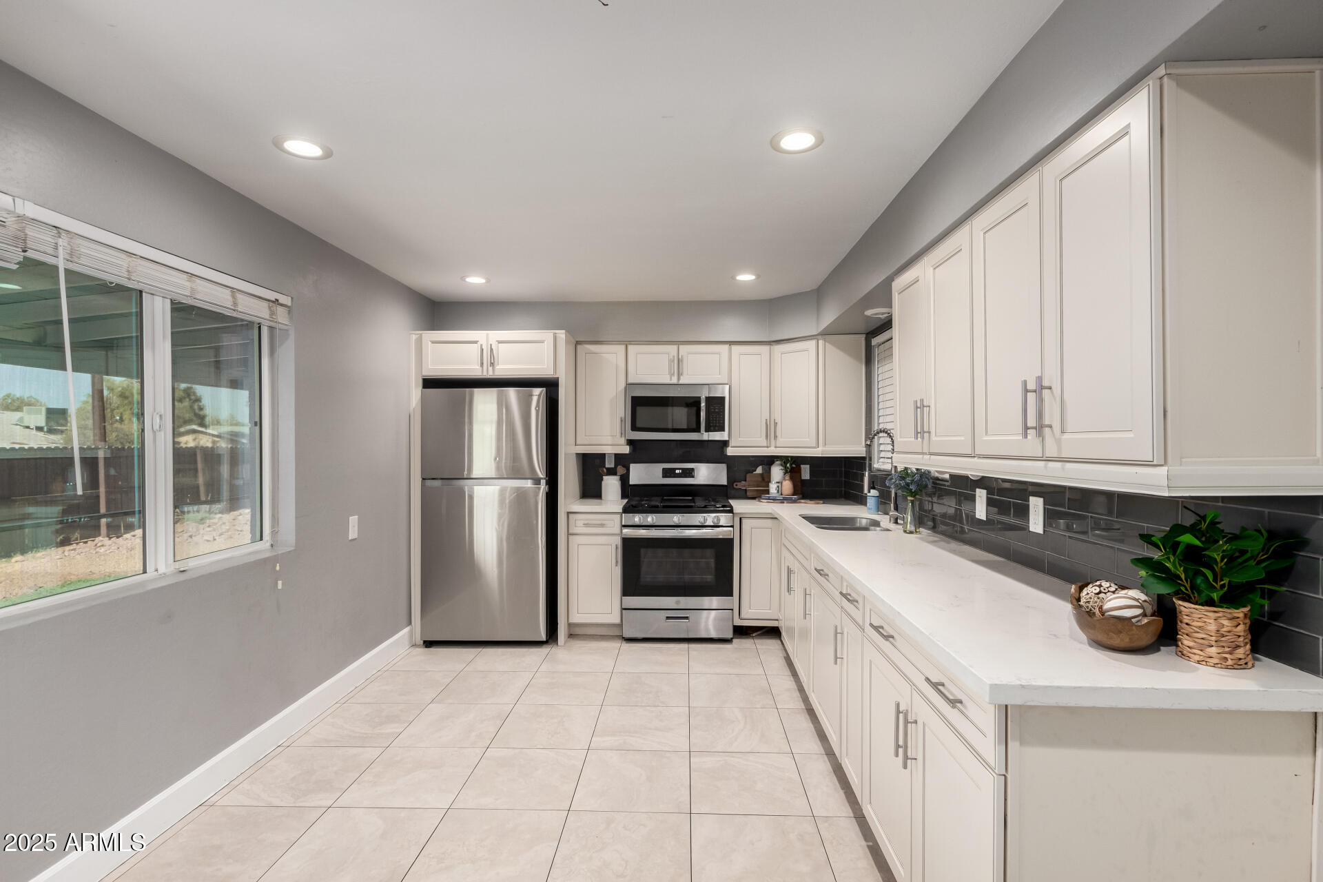 1747 W DEVON