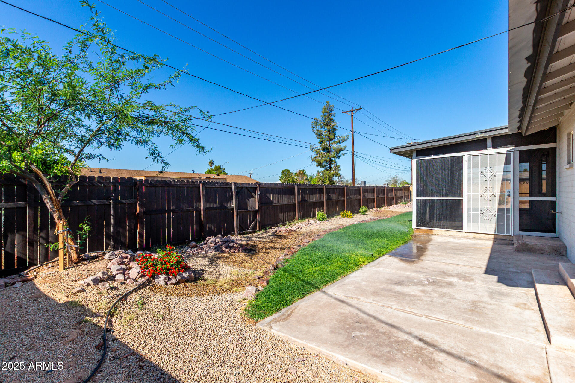 1747 W DEVON